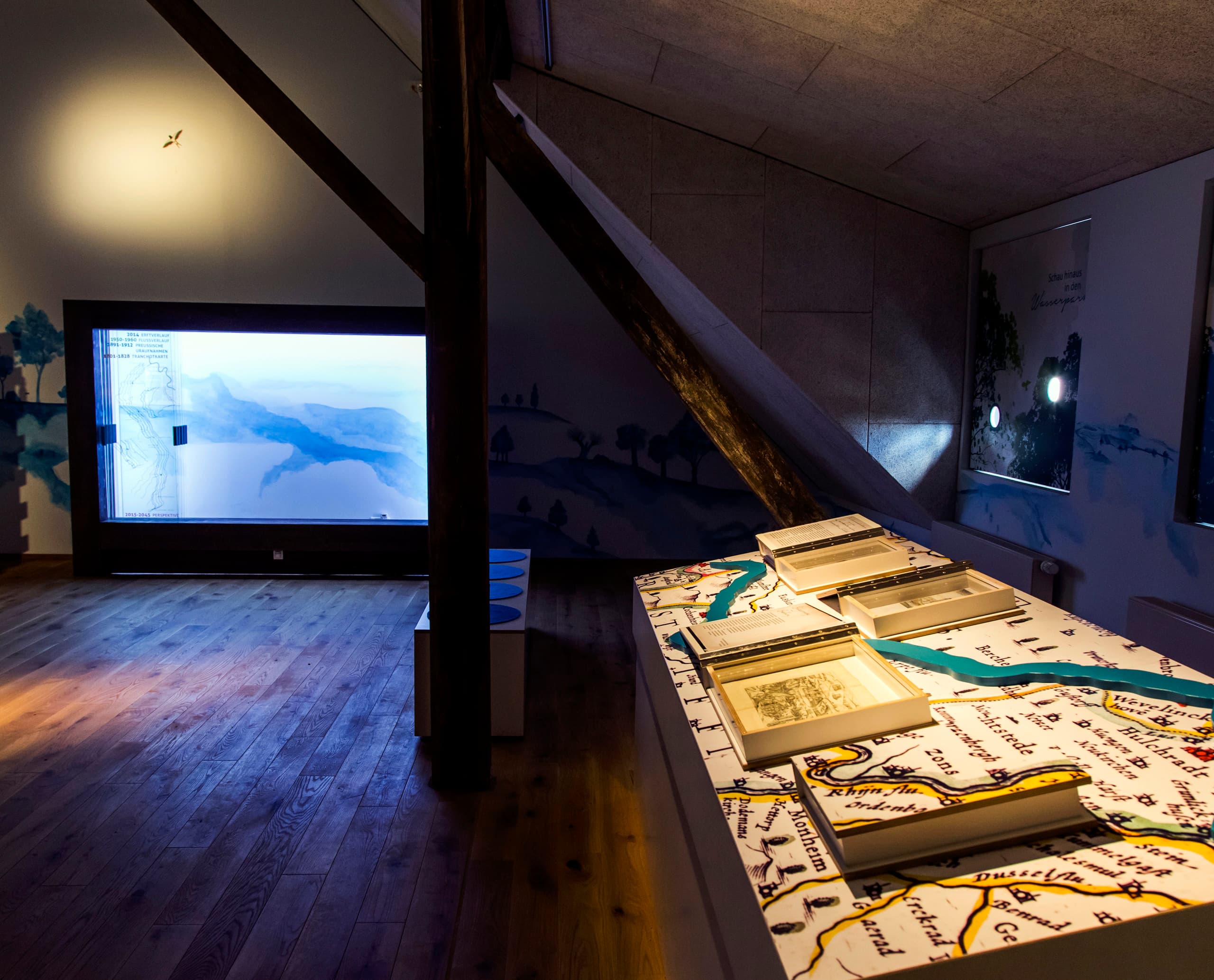 KM 51 – Erftmuseum Ausstellung mit ERCO Licht lenkt den Besucher durch interaktive Installationen in einer historischen Wassermühle.