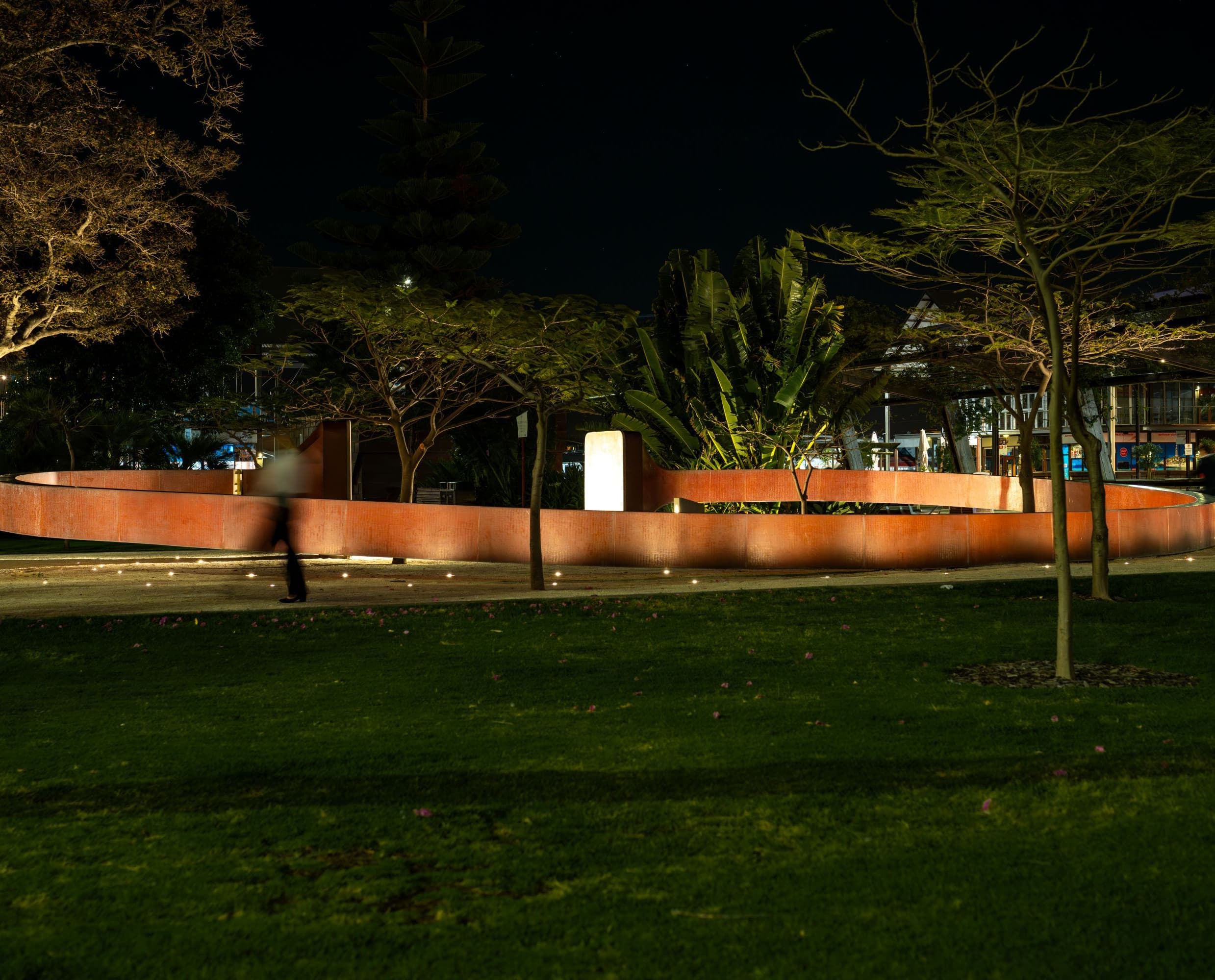 Beleuchteter Signature Ring in Elizabeth Quay mit ERCO Tesis Bodeneinbauleuchten.