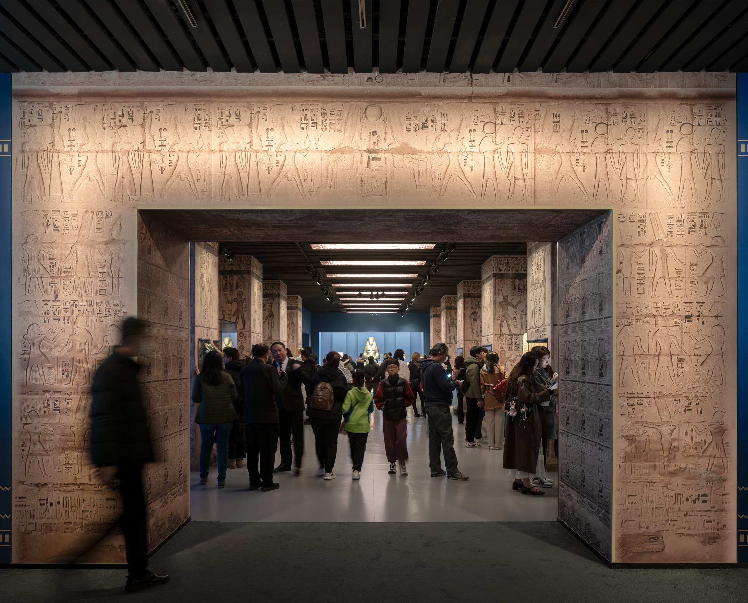 Ägypten-Ausstellung im Shanghai Museum, beleuchtet mit ERCO LED-Leuchten.