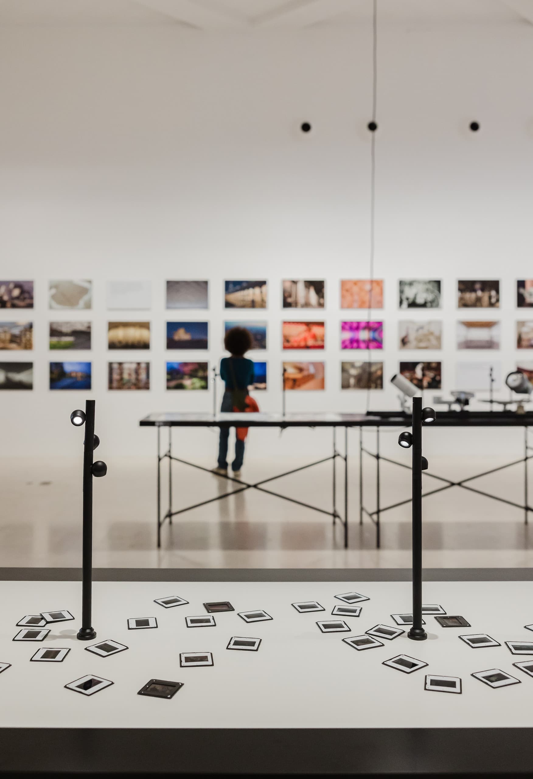ERCO Light Box Ausstellung in Mailand mit LED-Beleuchtung und Fotografien.
