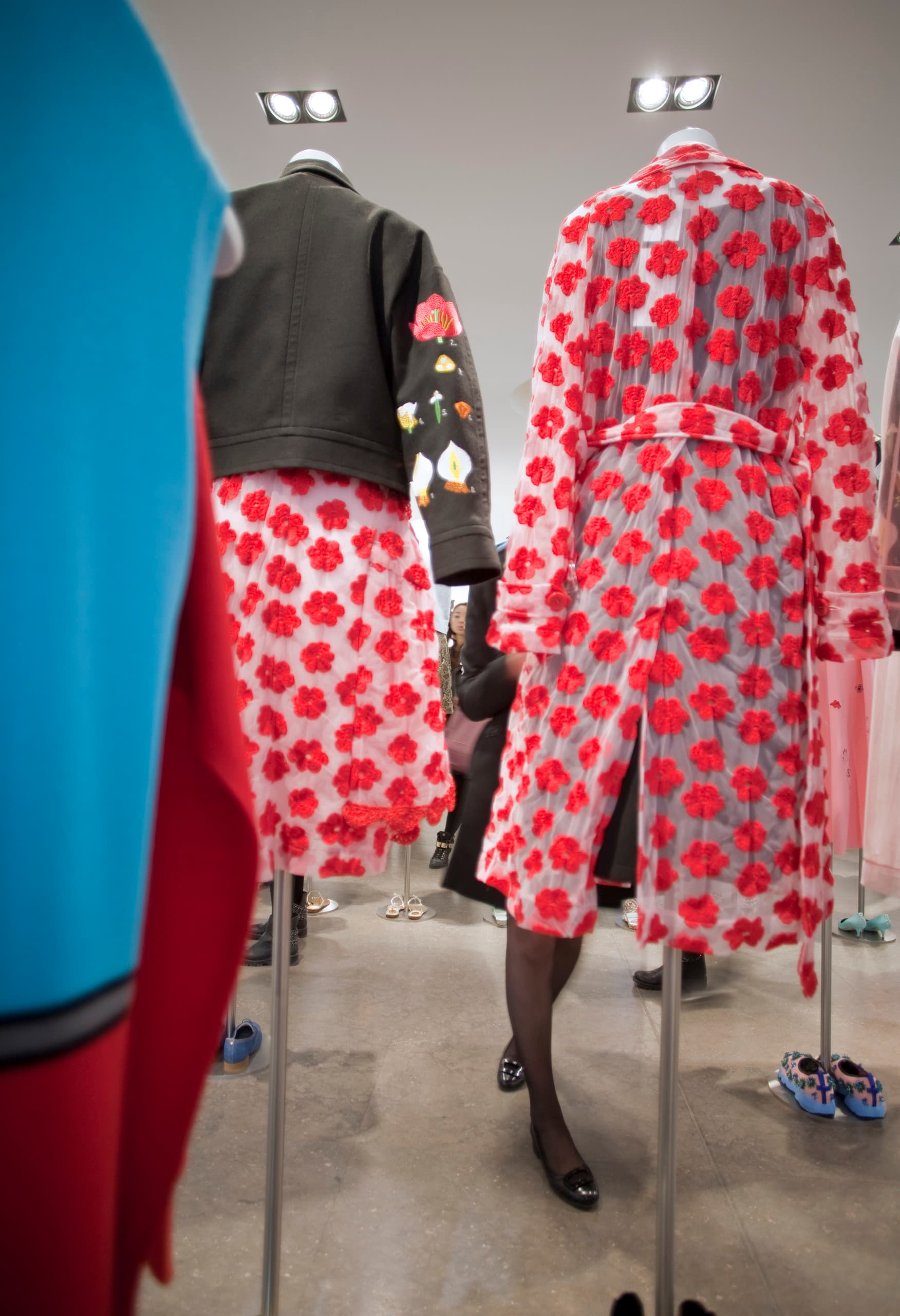 Colette Store Paris: Ausgestellte Mode, beleuchtet mit ERCO LED-Technologie.