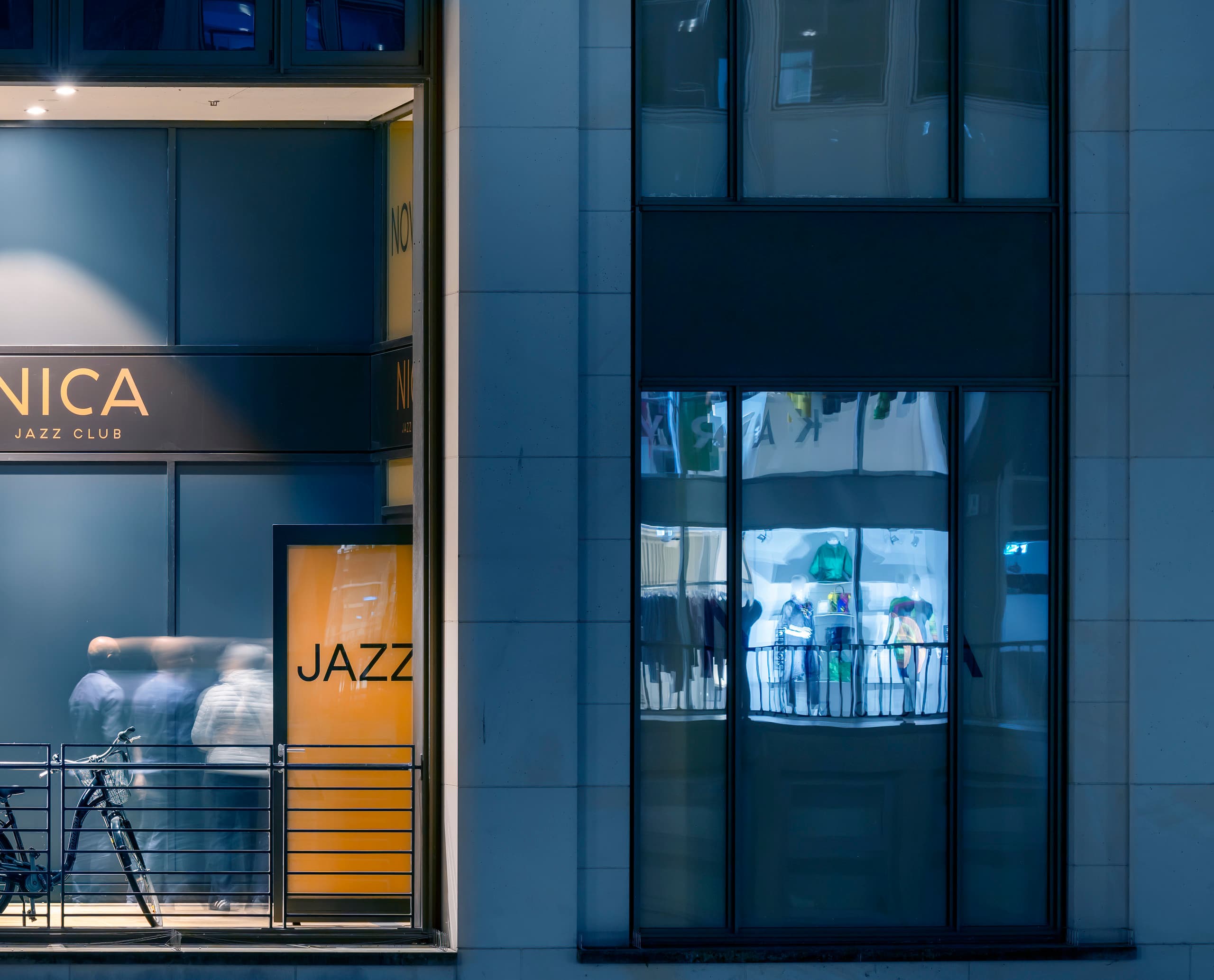 NICA Jazz Club in Hamburg, beleuchtet mit ERCO Optec New Strahlern für stimmungsvolle Jazzabende.