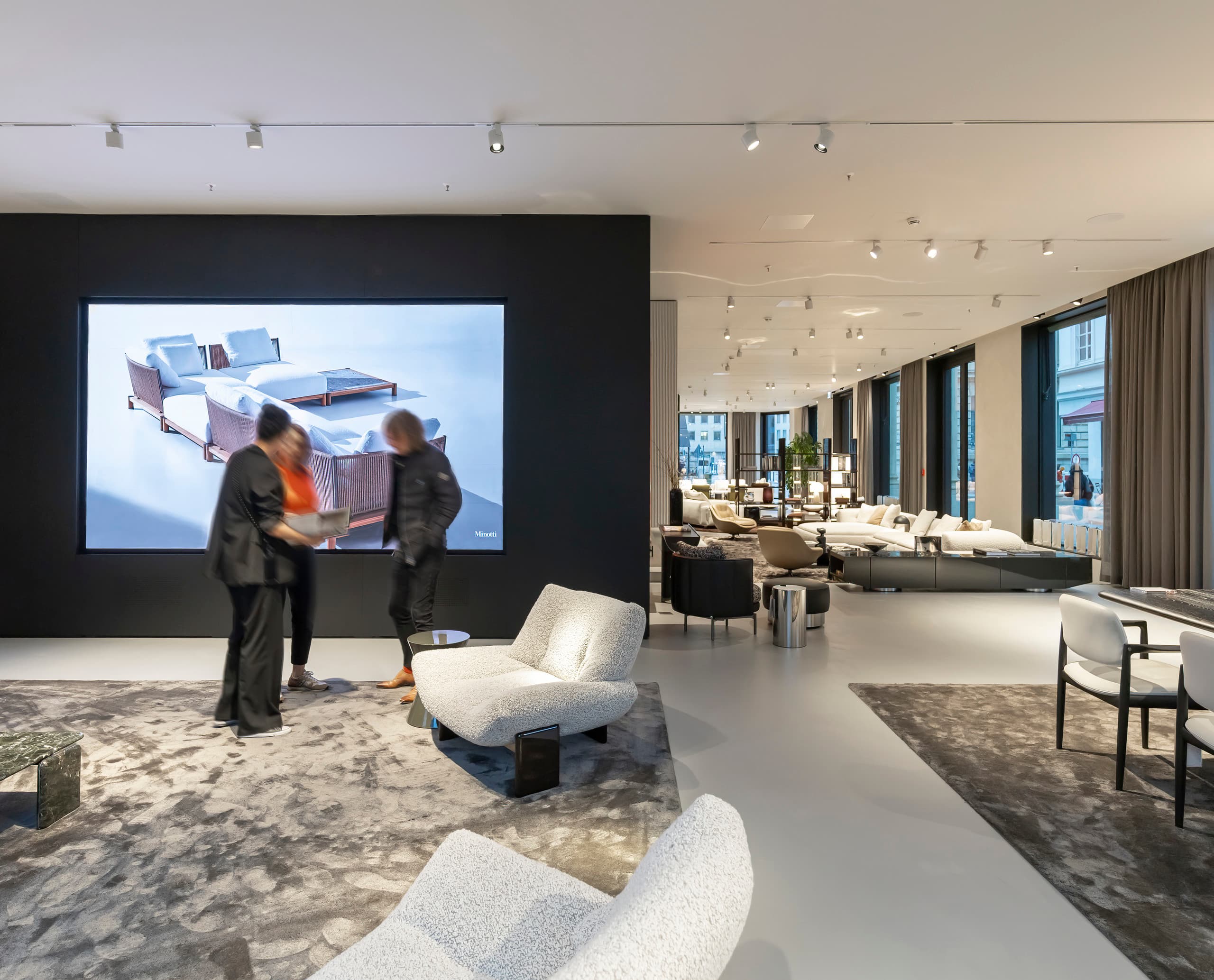 Minotti Flagship Store: Beleuchtung mit ERCO Parscan Strahlern für flexible Lichtgestaltung.