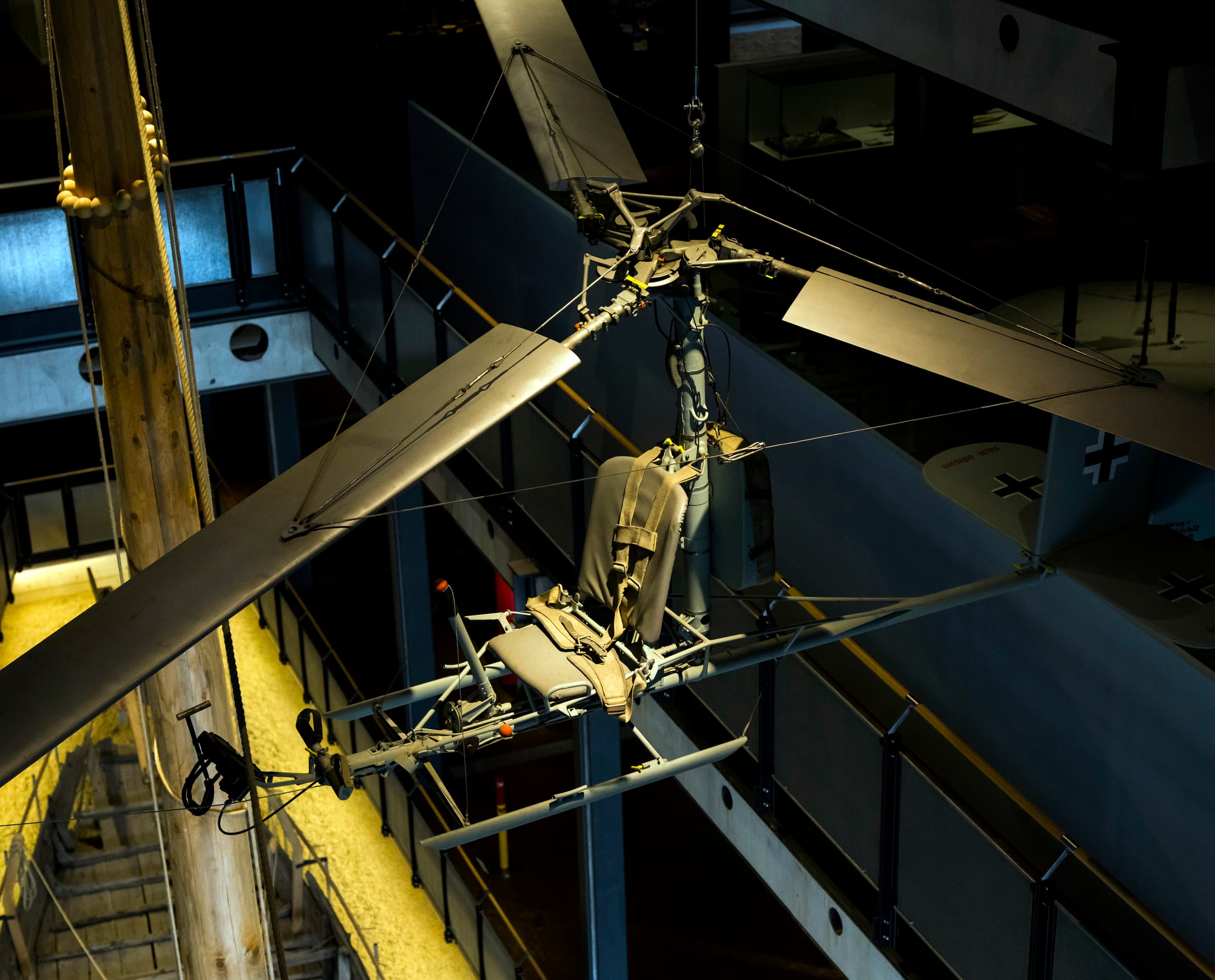 Deutsches Technikmuseum: Historischer Tragschrauber, beleuchtet mit ERCO LED-Technologie.