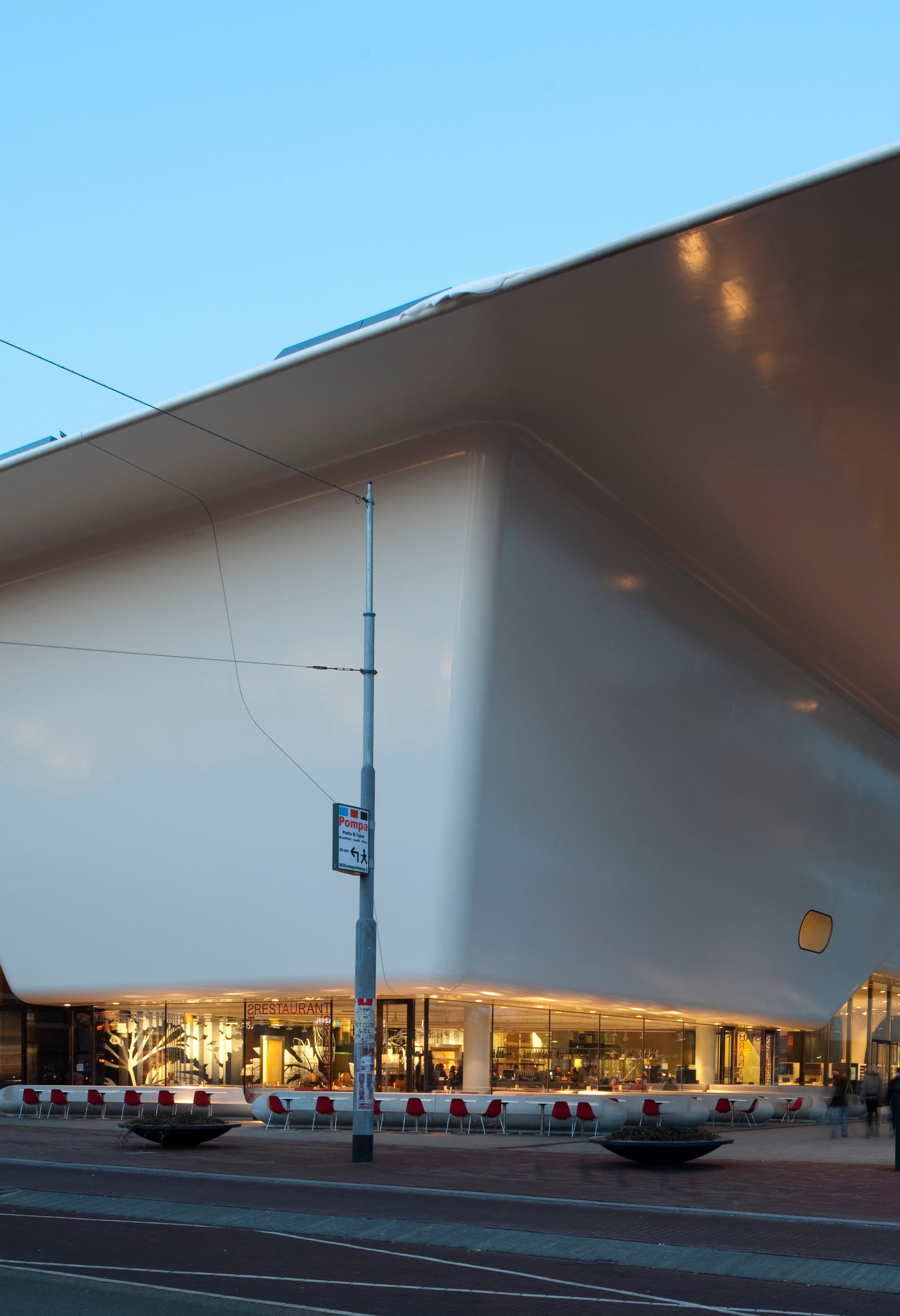 Stedelijk Museum Amsterdam: ERCO LED-Beleuchtung für moderne Kunst und Architektur.