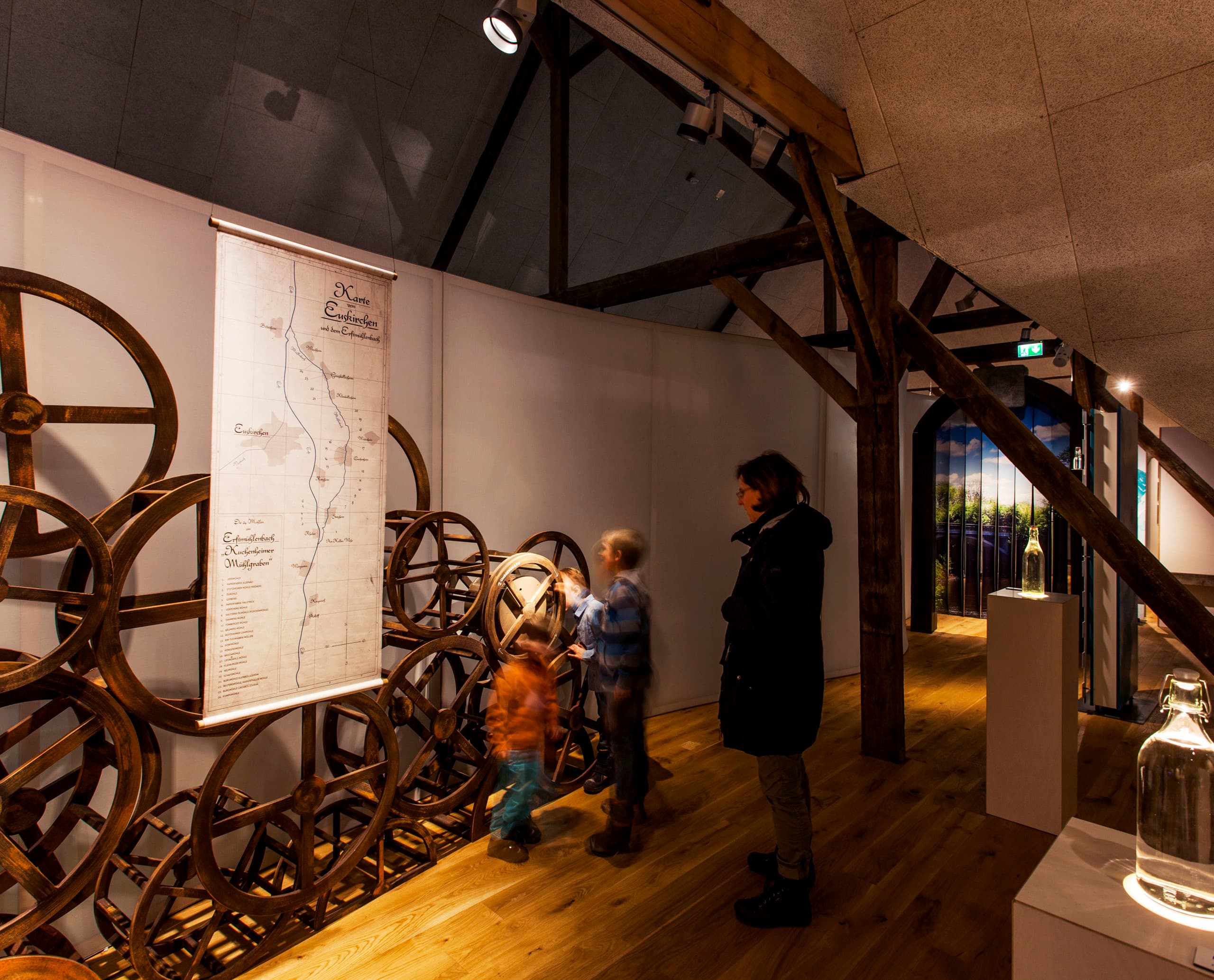 Gymnicher Mühle Museum: Interaktive Ausstellung mit ERCO Licht zur Flussgeschichte.