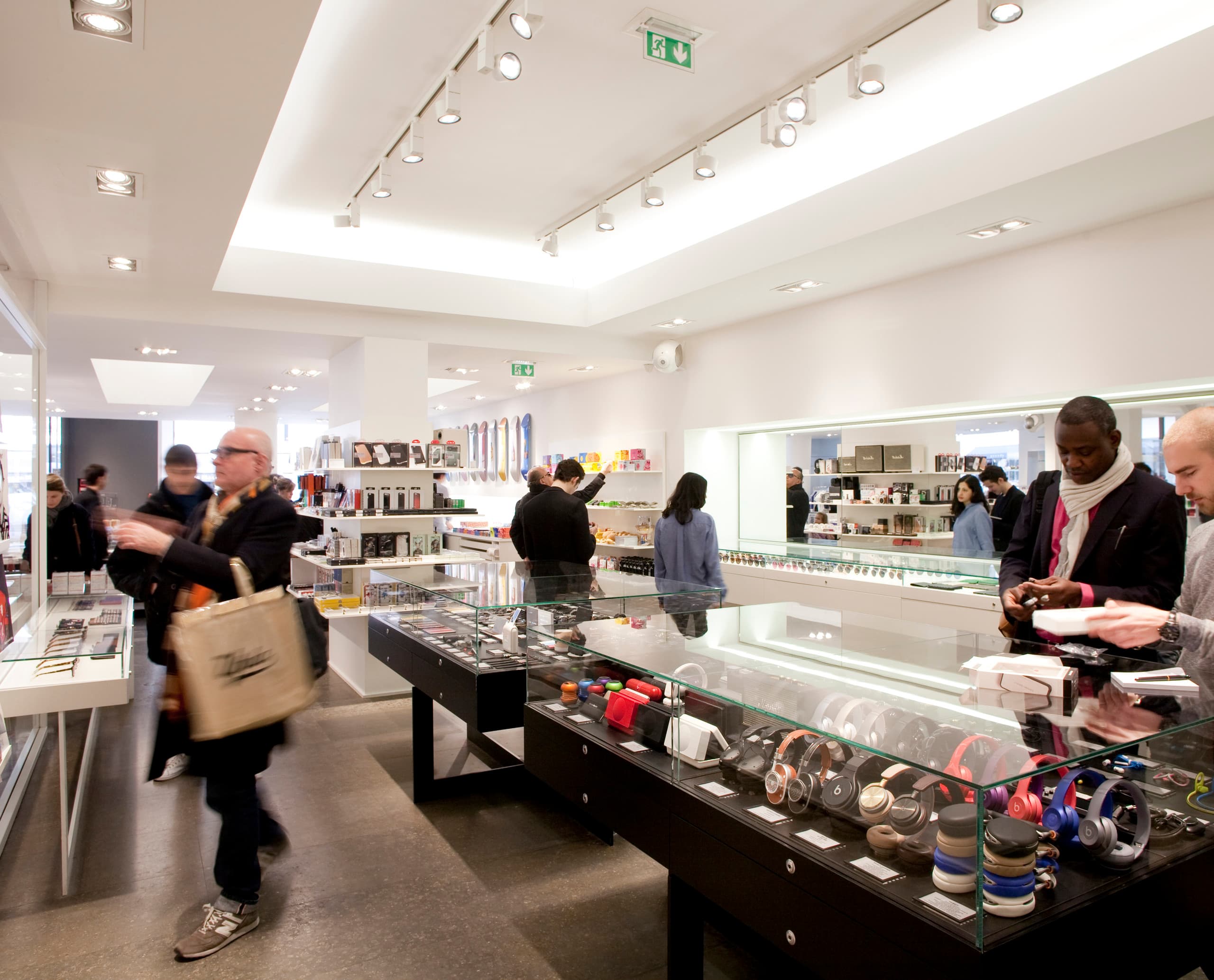 Colette Store in Paris mit ERCO LED-Beleuchtung für eine vielfältige Produktpräsentation.