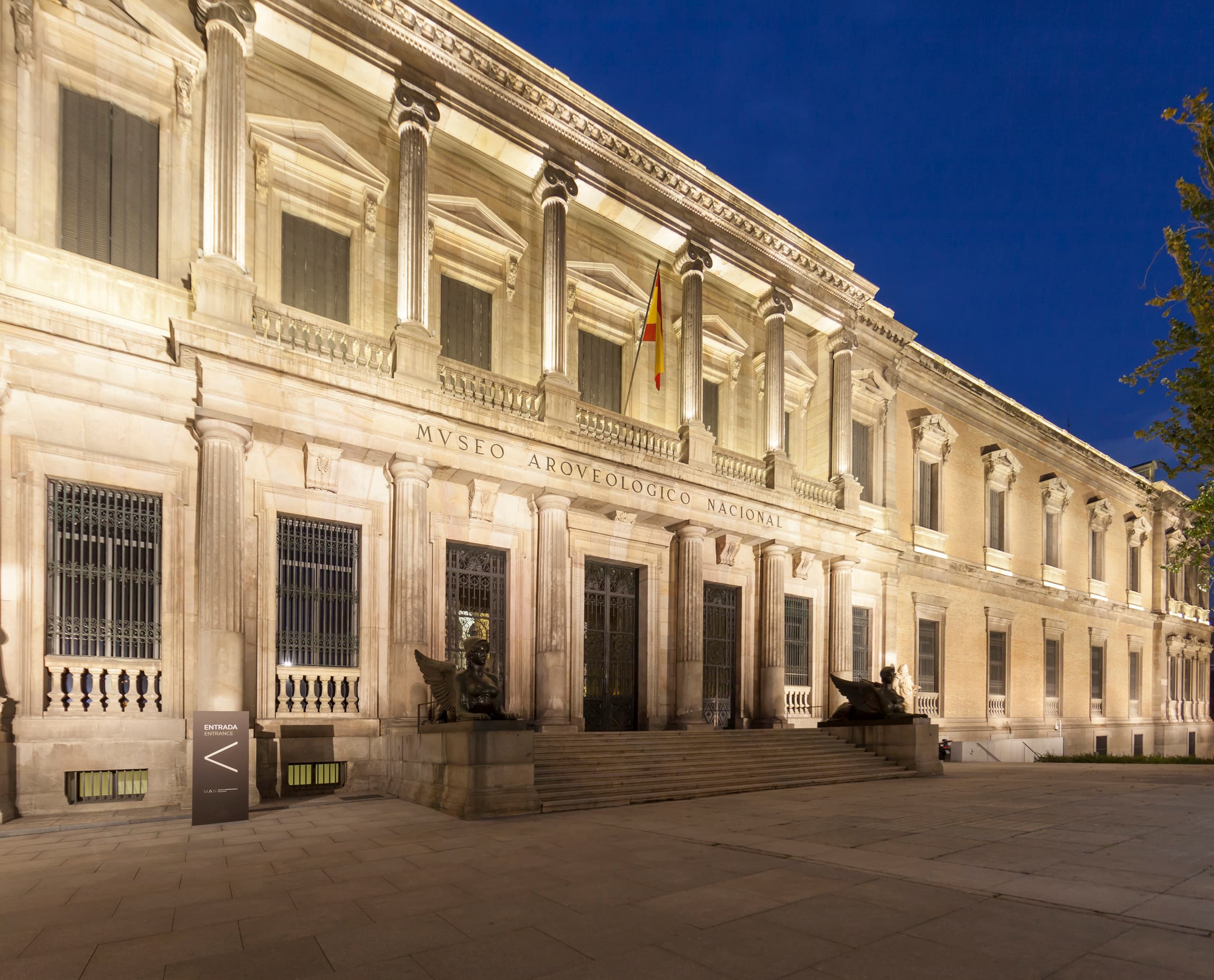 Archäologisches Nationalmuseum Madrid mit ERCO Lichtakzenten.