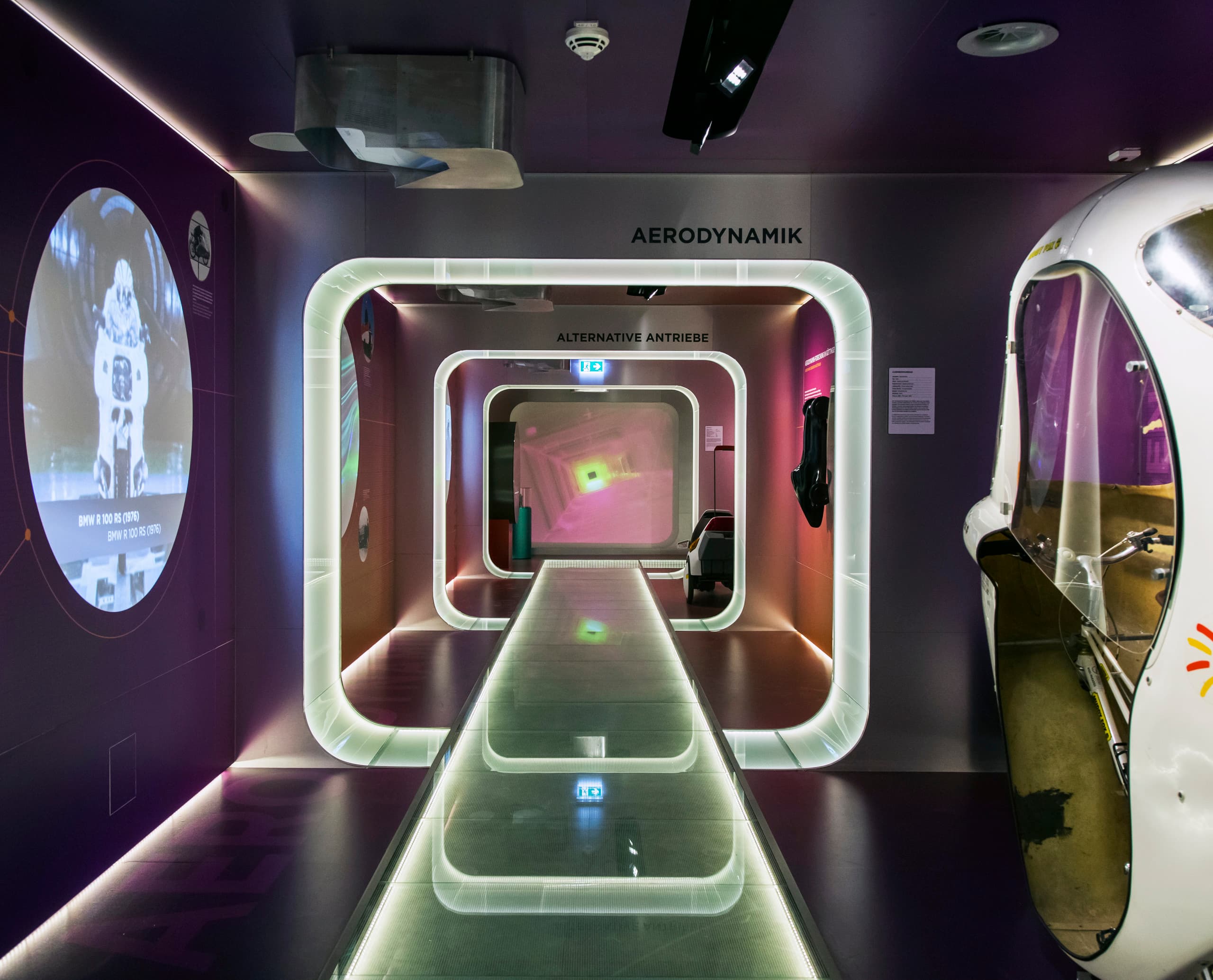 PS.Speicher Museum Einbeck: Ausstellung zur motorisierten Mobilität mit ERCO LED-Strahlern Cantax.