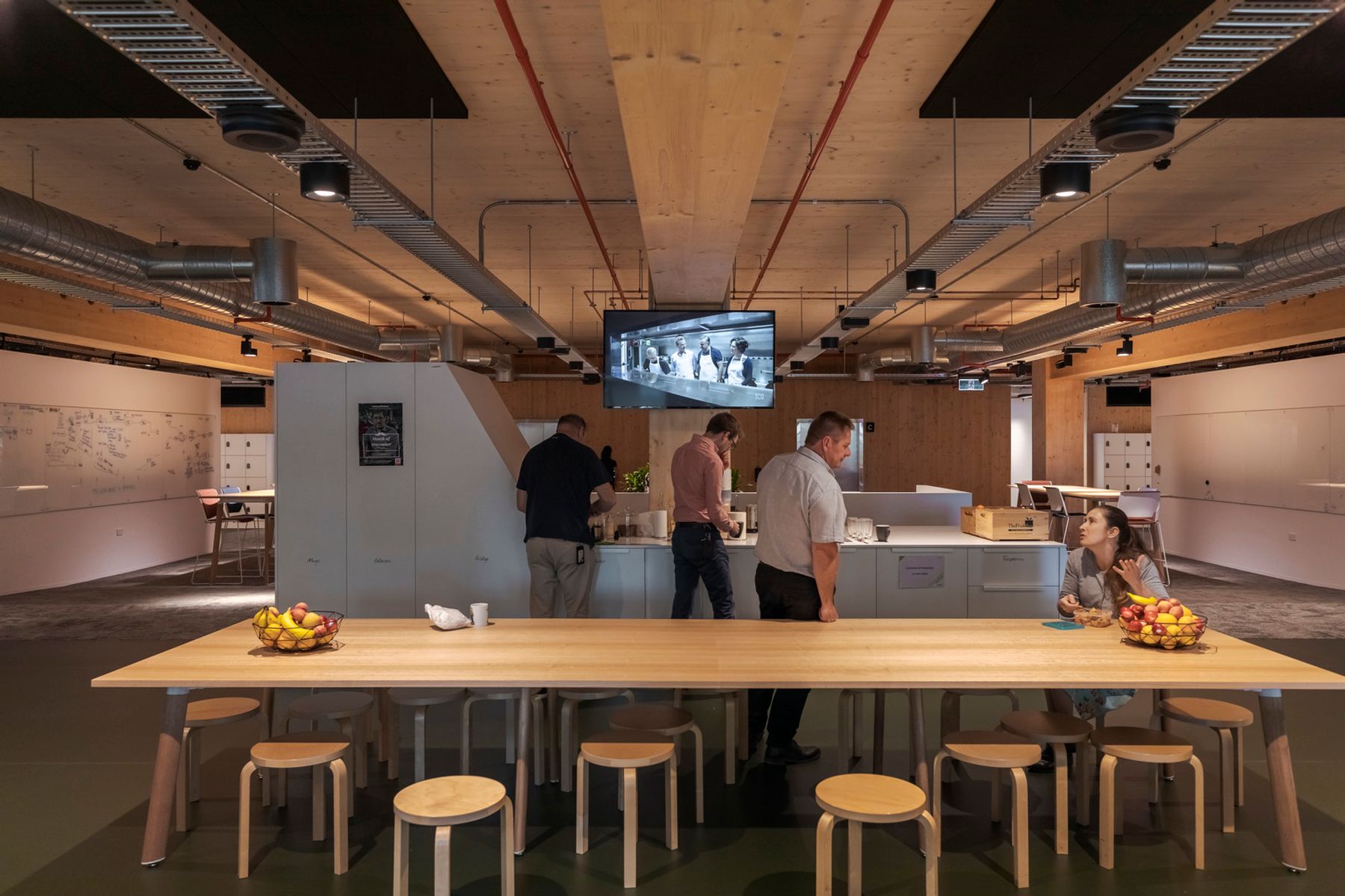 Aurecon, Brisbane. Architectuur: Bates Smart. Interieurarchitectuur: Woods Bagot. Lichtplanning: Aurecon. Fotografie: Jackie Chan, Sydney.