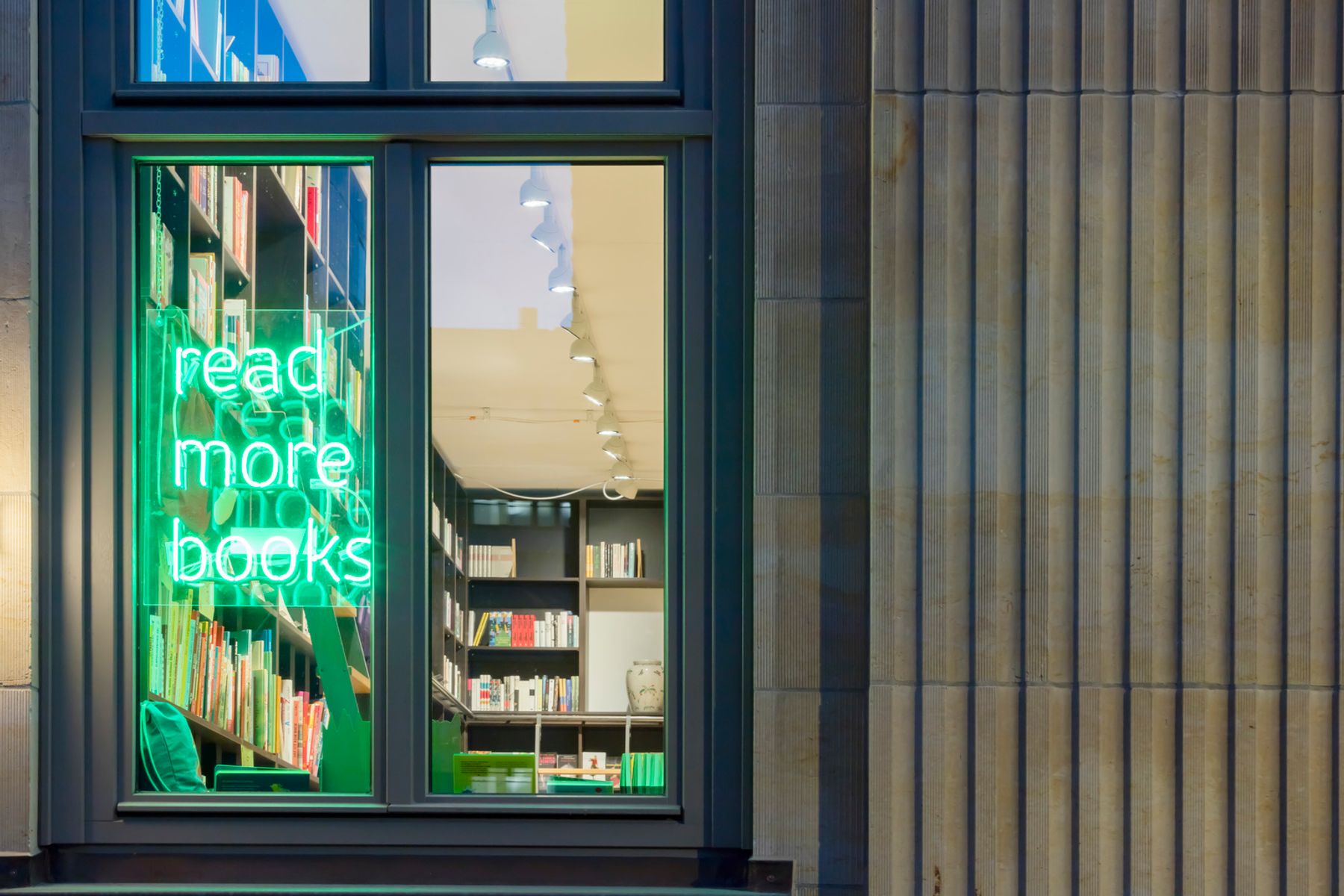Sala di lettura, libreria e cafè, Amburgo. Fotografia: Frieder Blickle, Amburgo.