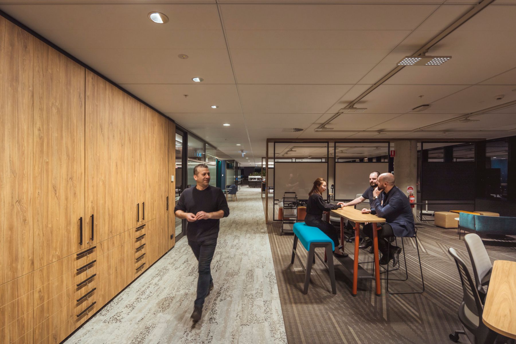 VicRoads Ringwood Office, Melbourne. Architecture : Peckvonhartel, Melbourne. Conception lumière : Buckford Illumination Group, Melbourne. Partenaire : ADP Consulting, Melbourne. Photographie : Jackie Chan, Sydney.
