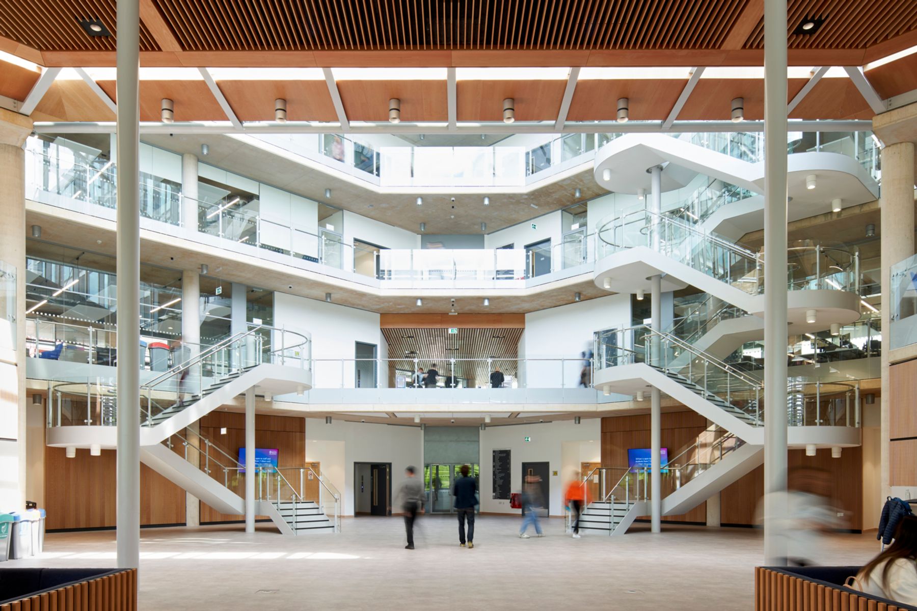 Université de Bath. Architecture : Hopkins (concept), AWW (exécution). Conception électricité : Hoare Lea. Photographie : Martine Ferrera.