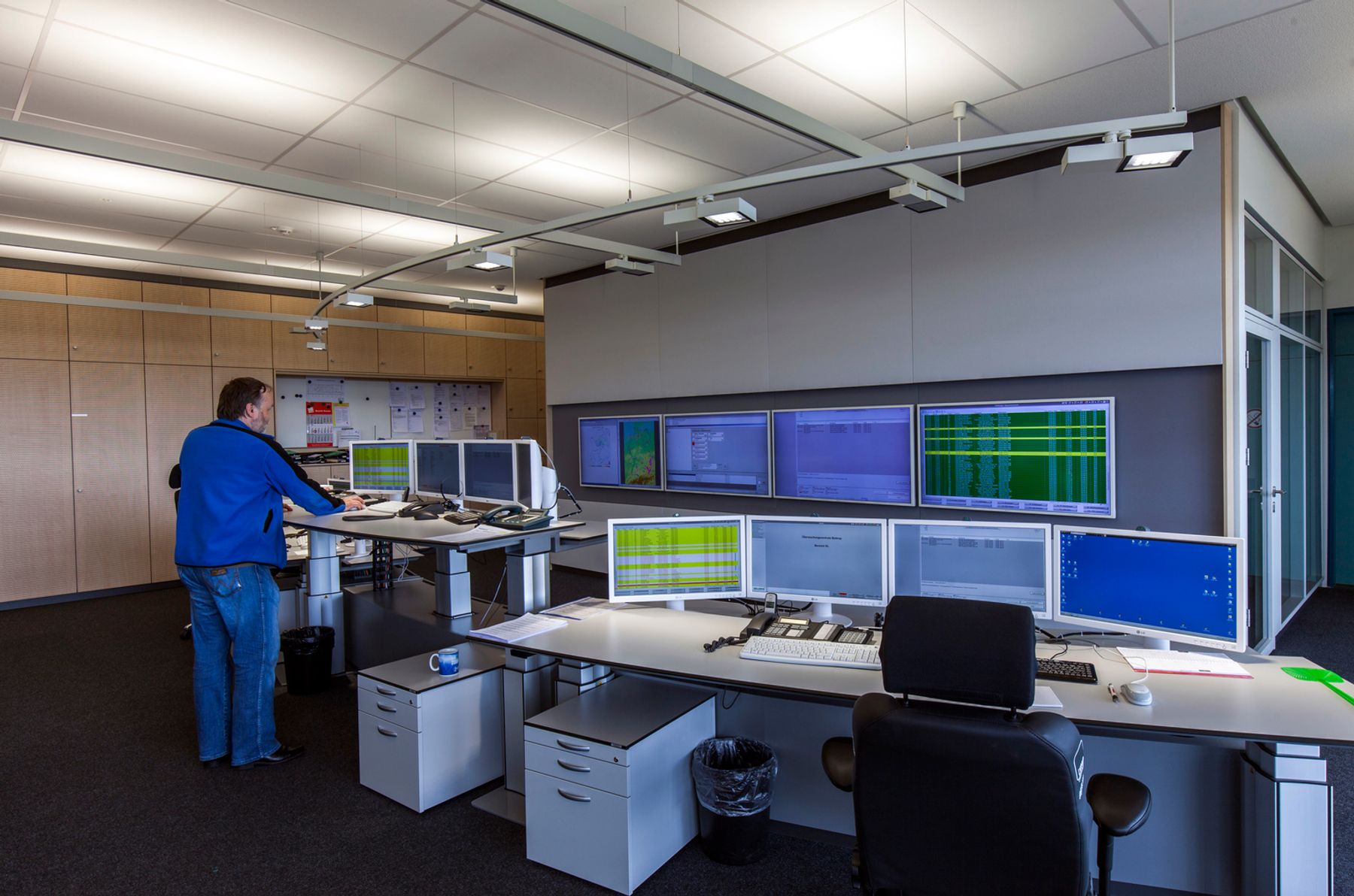 Centre de commande de la station d’épuration de la coopérative Emschergenossenschaft, Bottrop. Photographie : Dirk Vogel, Dortmund.
