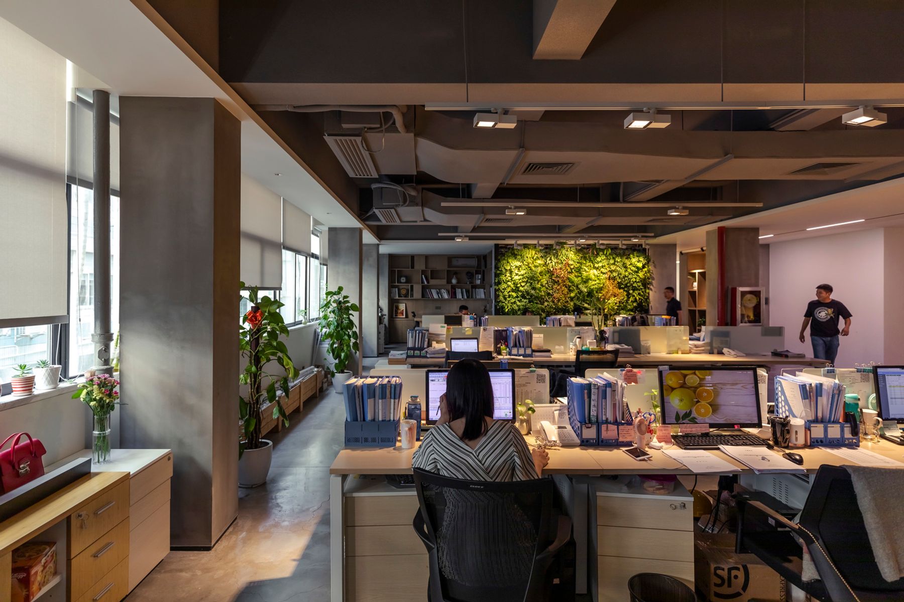 Qiguang Office, Shenzhen. Conception lumière : Ding Teng Design, ShenZhen. Photographie : Jackie Chan, Sydney.