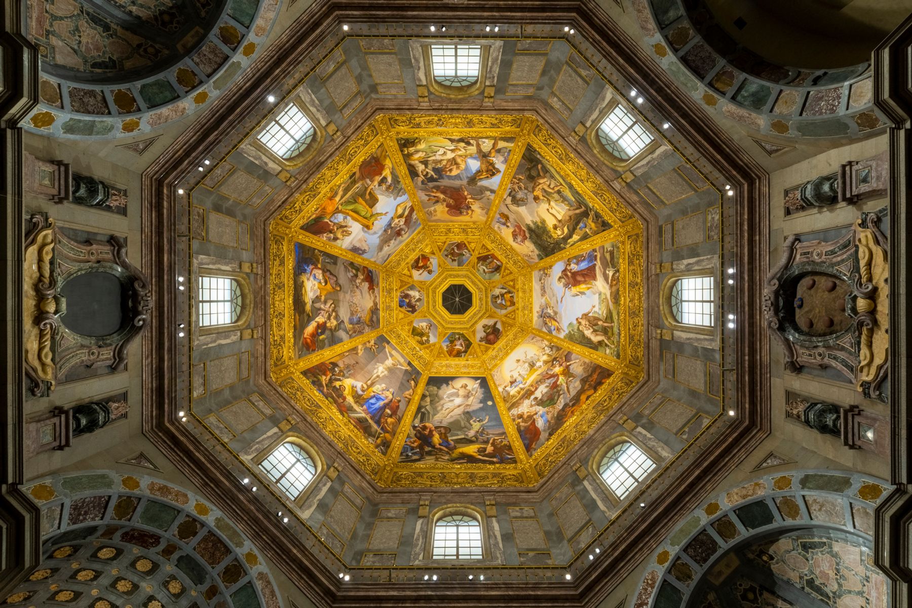 Cappella dei Principi, Florens. Ljusplanering: Arch. Maria Cristina Valenti. Foto: Marcela Schneider Ferreira, Florens.