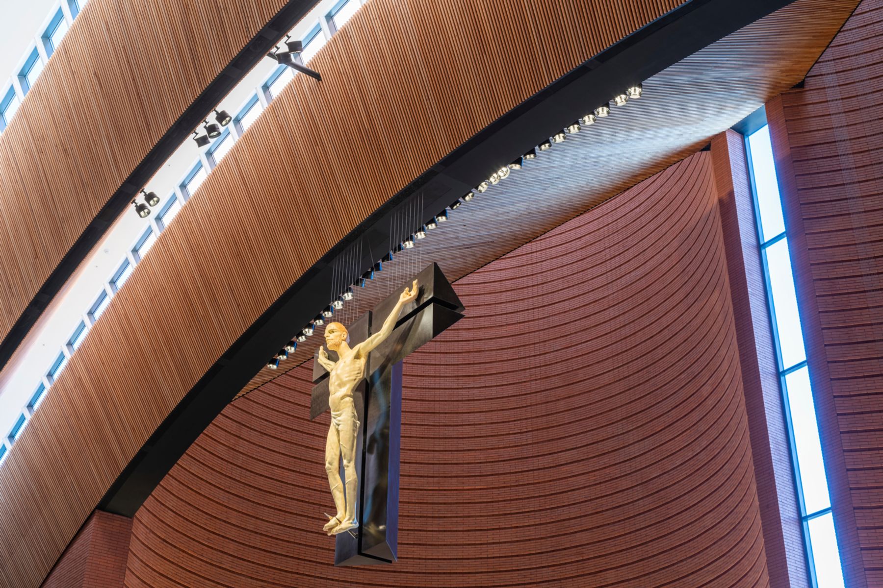 The Shrine of our Lady Rosary of NamYang, Corée du Sud. Architecte : Mario Botta, Mendrisio. Conception lumière : bitzro & partners, Séoul. Photographie : Efrain Mendez Tabares, Espagne