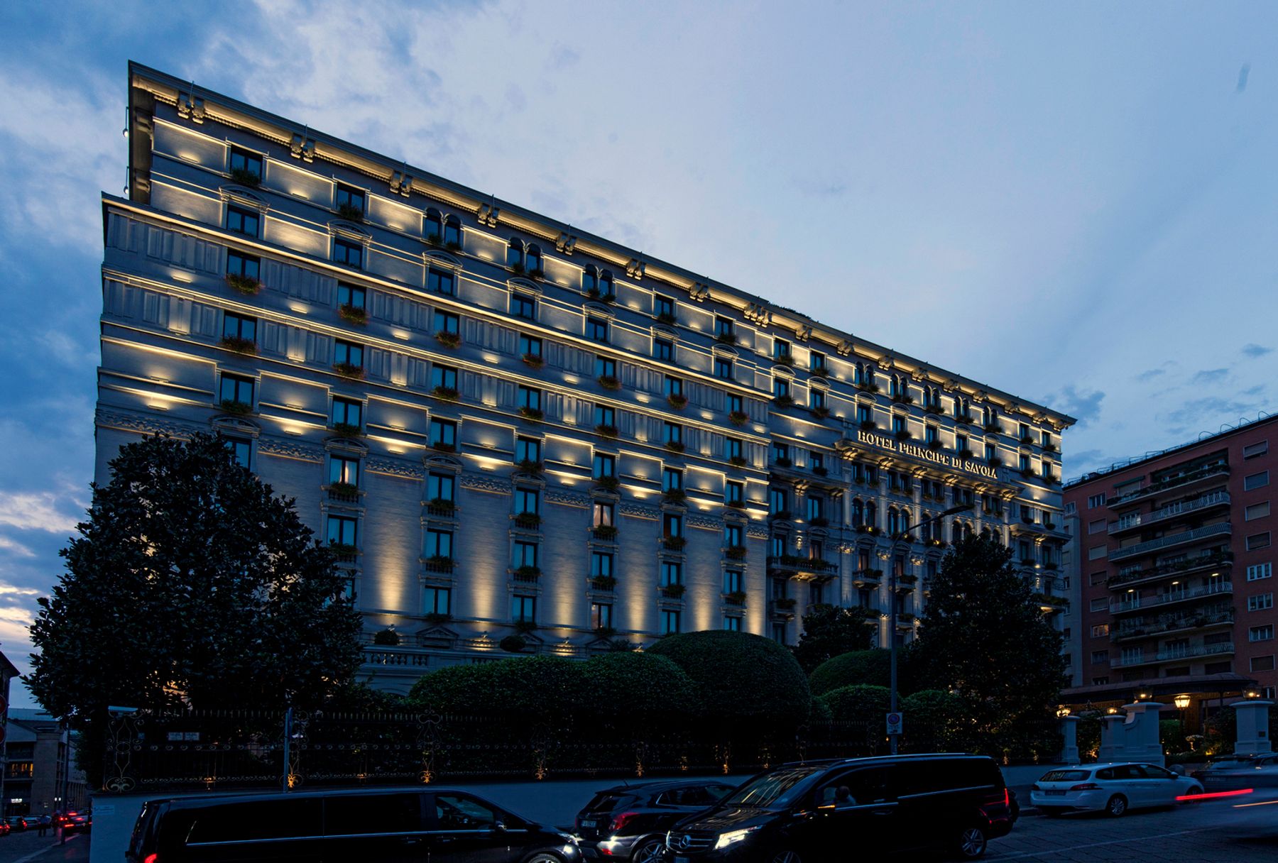 Hotel Principe di Savoia, Milano. Architettura: Cesare Tenca. Progettazione illuminotecnica: Marco Nereo Rotelli, Milano. Fotografia: Dirk Vogel, Altena.