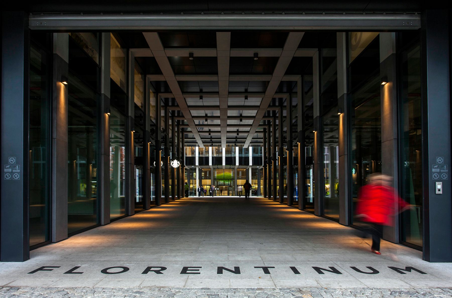 Business Center Florentinum, Praga. Arquitectura: Cigler Marani Architects, Praga. Fotografía: Dirk Vogel, Dortmund.