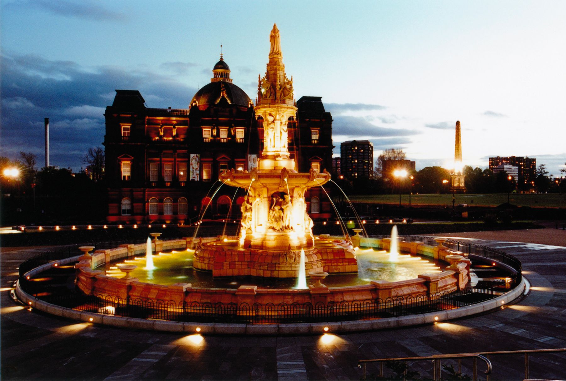 Doulton Fountain, Glasgow. Architecture and lighting design: Glasgow City Council Building Services