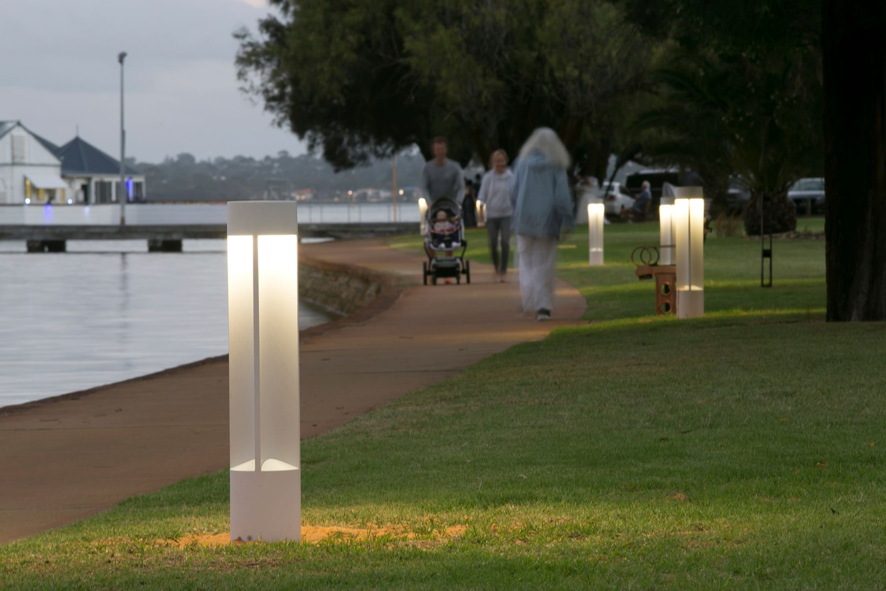 J.H. Abrahams Reserve, Perth. Lichtplanung: Lighting Options Australia, Perth. Fotografie: Matt Devlin, Perth.