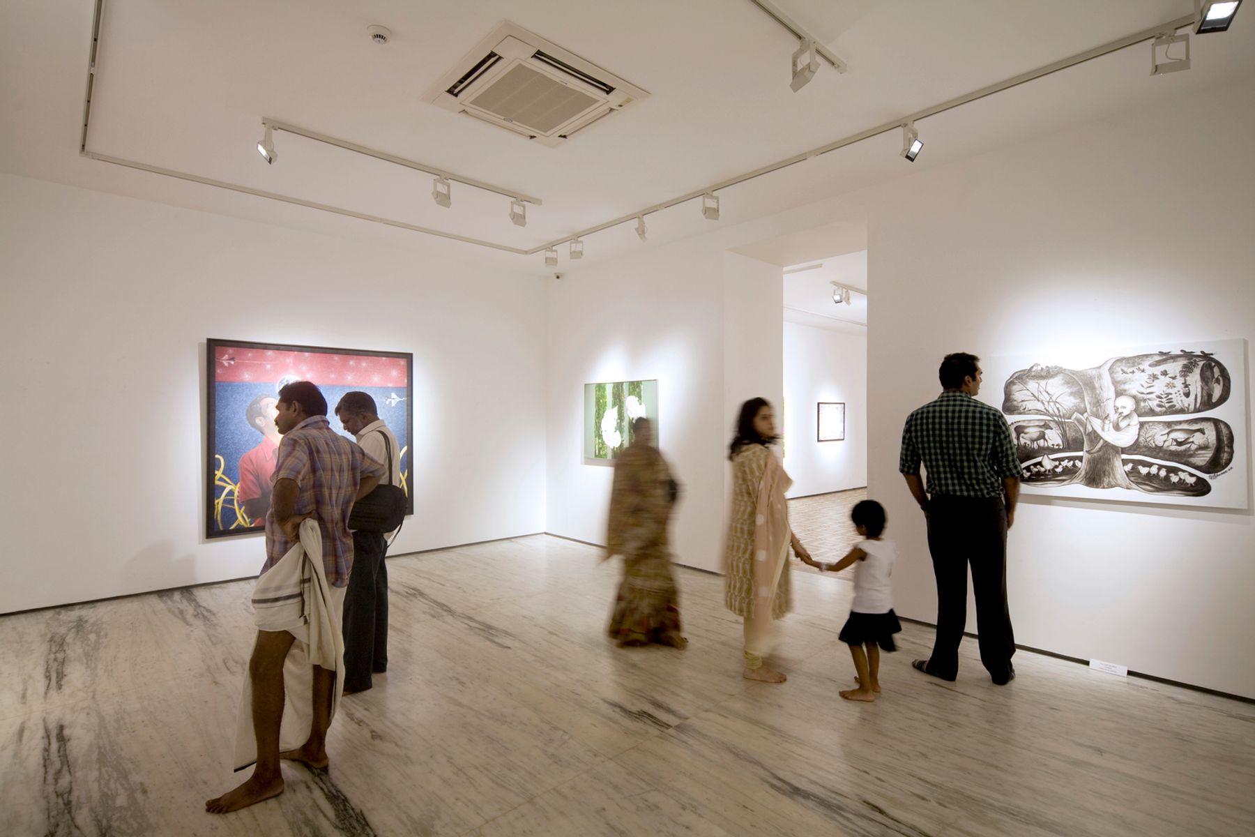 Durbar Hall, Kochi Biennale, Kochi (Kerala). Architetto: Vikas Dilawari, Head of Conservation Dept at KRVIA Mumbai; Design Bureau Consultant, Mumbai. Progettazione illuminotecnica: Satish Rana, LVI, Pune.