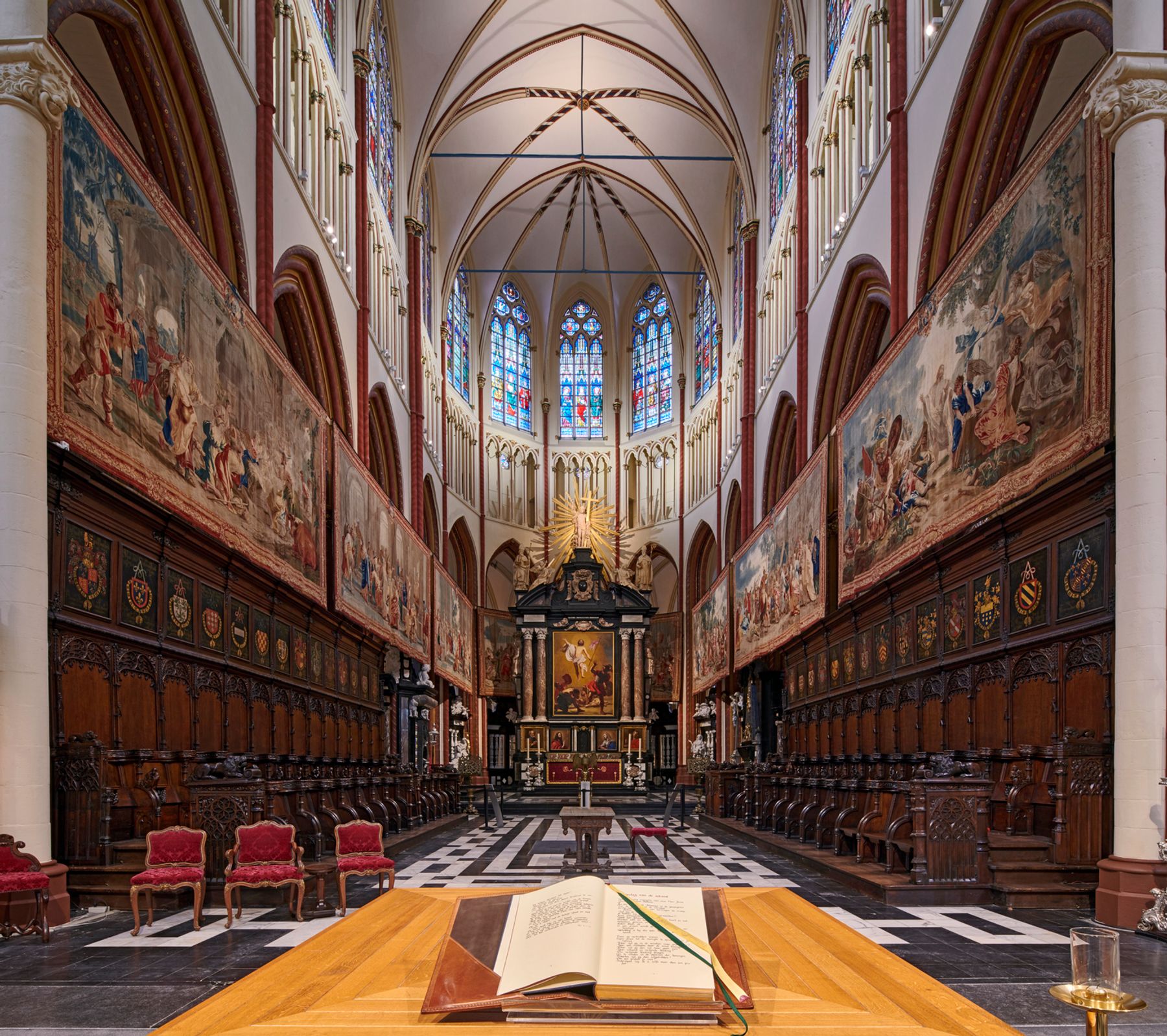 Cattedrale di San Salvatore, Bruges. Progettazione illuminotecnica: INTI house of light, Bruges. Fotografia: Thomas Mayer, Neuss.