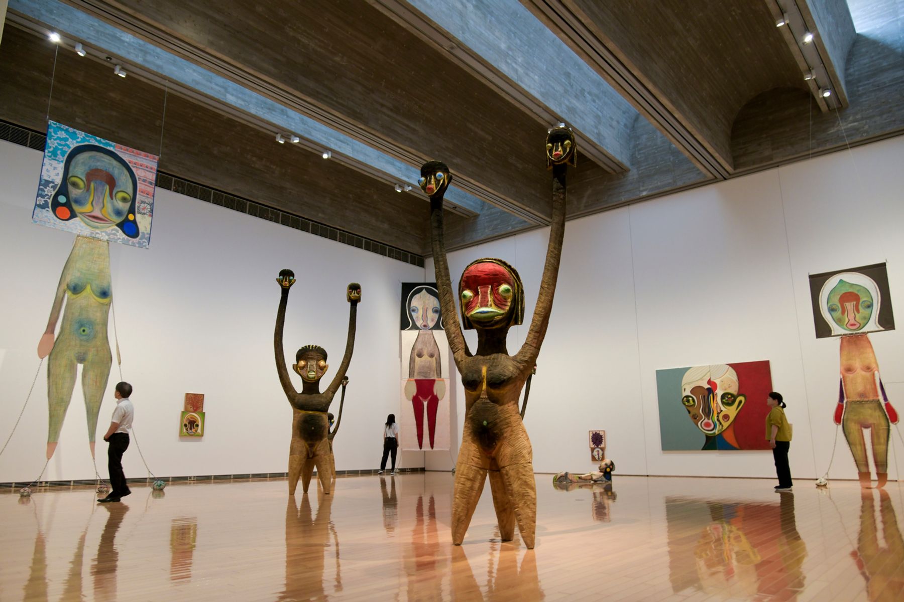 Iwami Art Museum nello Shimane Arts Centre «Grand Toit», Masuda, Prefettura di Shimane/Giappone. Architettura: Naito Architects and Associates (Hiroshi Naito). Fotografia: ©︎2025 IZUMI KATO, Foto di Yusuke Sato, concessione dell’Iwami Art Museum.