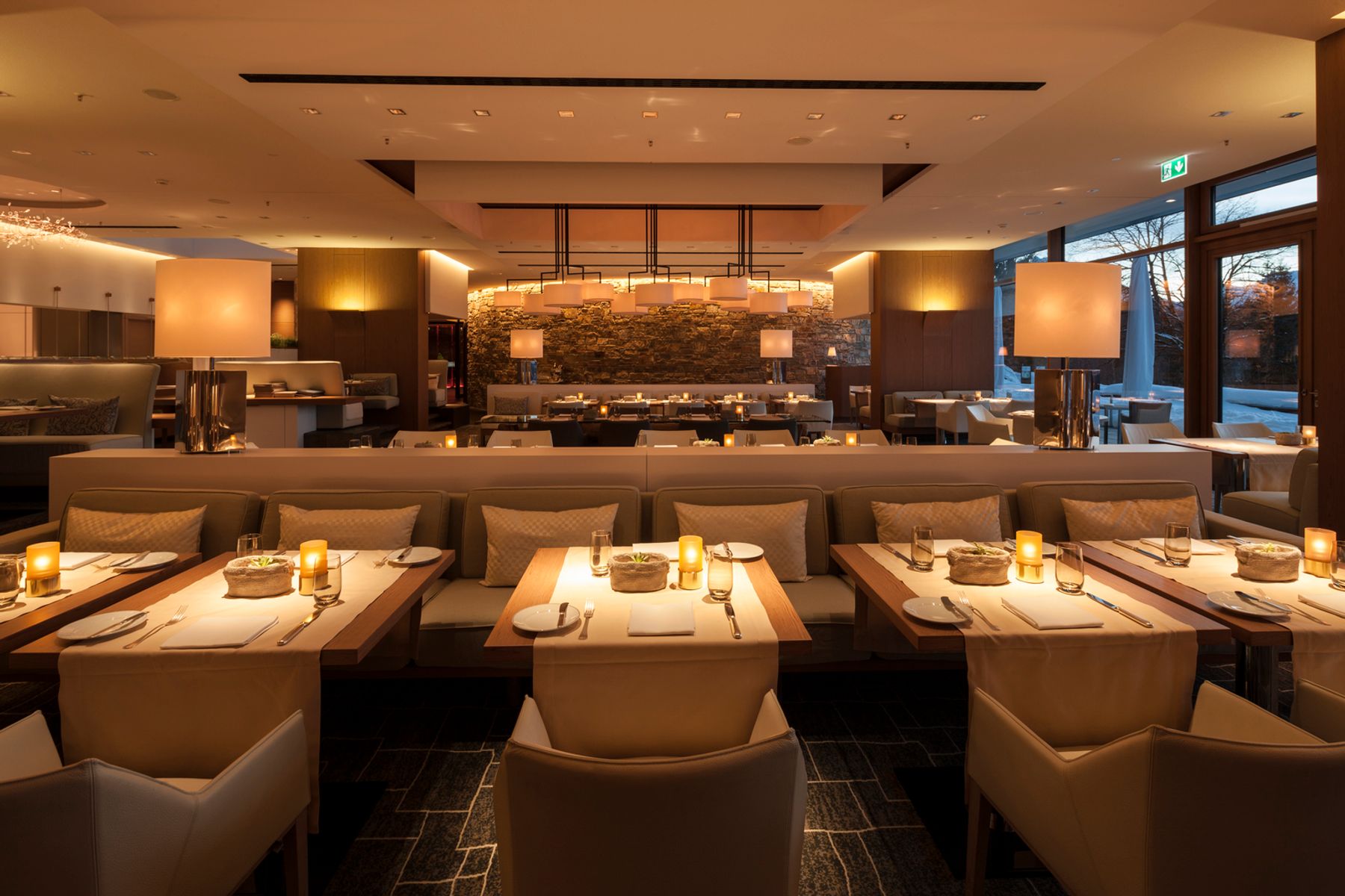 Restaurant Johann Grill dans l’Hôtel Kempinski de Berchtesgaden. Architecture : sporer plus, Stuttgart. Photographie : Alexandra Lechner, Francfort-sur-le-Main.