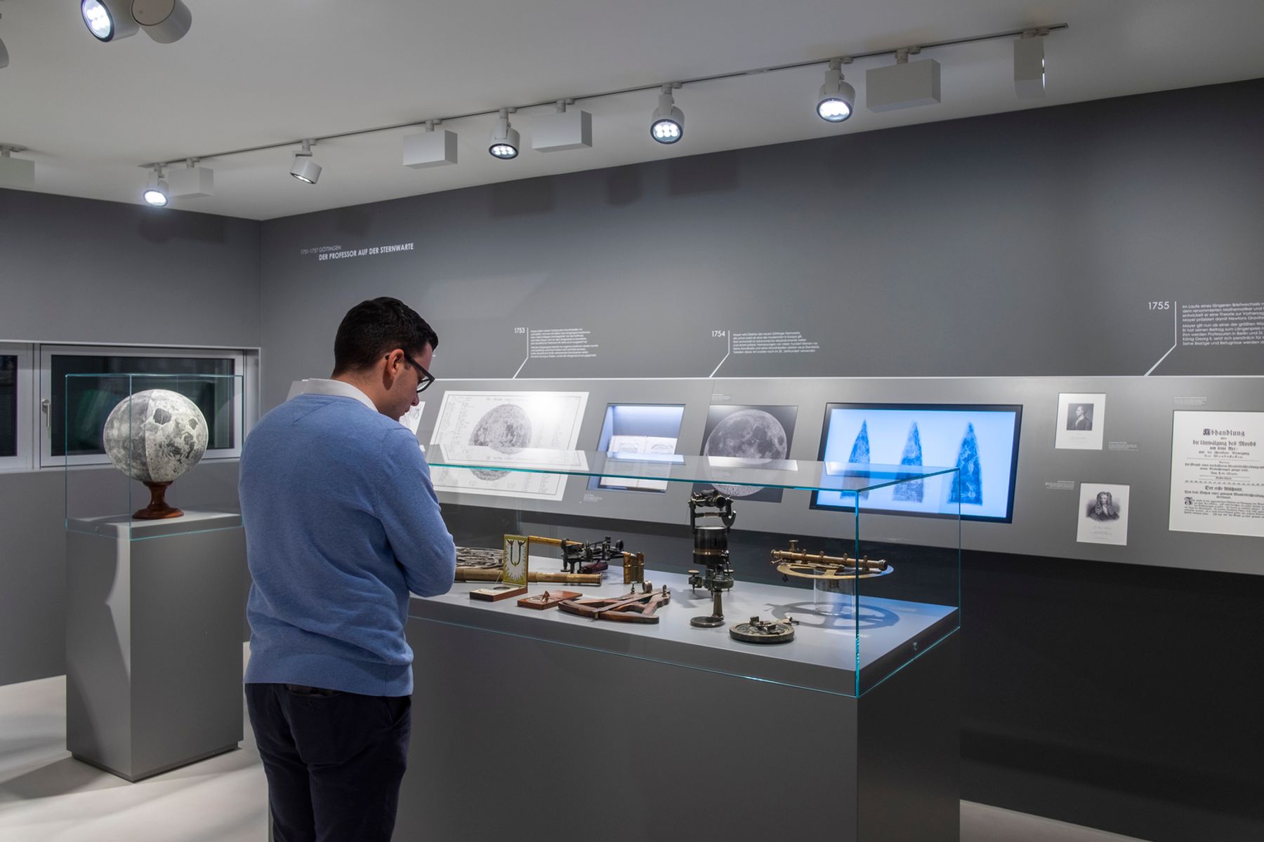 Tobias Mayer Museum, Marbach. Architecture: Webler + Geissler Architects, Stuttgart. Exhibition: Vista Rasch, Leinfelden-Echterdingen. Lighting design: pbe-Beljuli, Pulheim. Photography: Sebastian Mayer, Berlin.