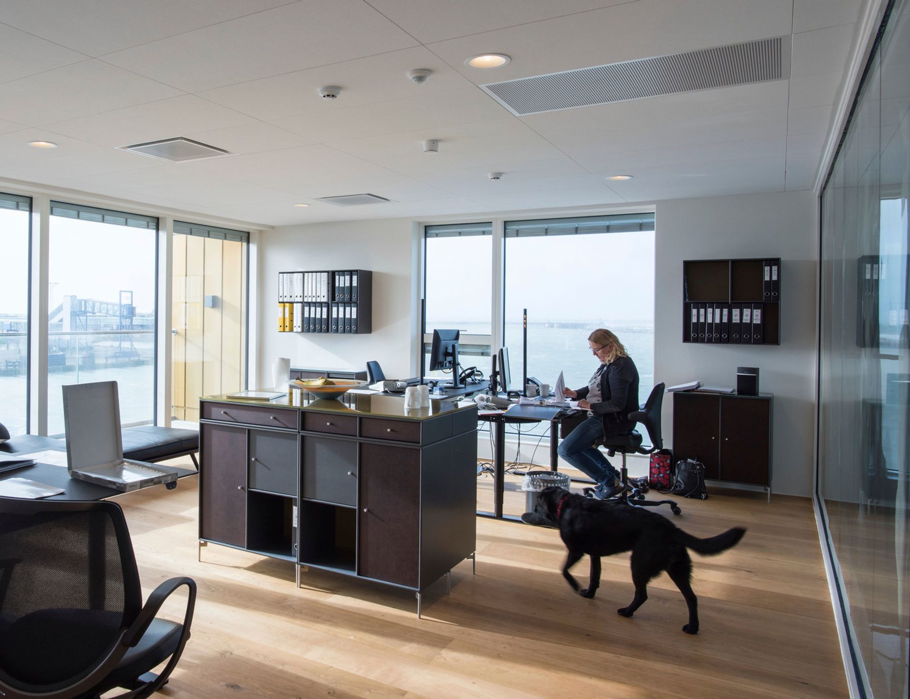 Entreprise de pêche Nilco, Hirtshals. Architecture : Arkitektfirmaet Hovaldt Søren Andersen El-Raadgivning, Vrå. Photographie : Johan Elm, Stockholm.