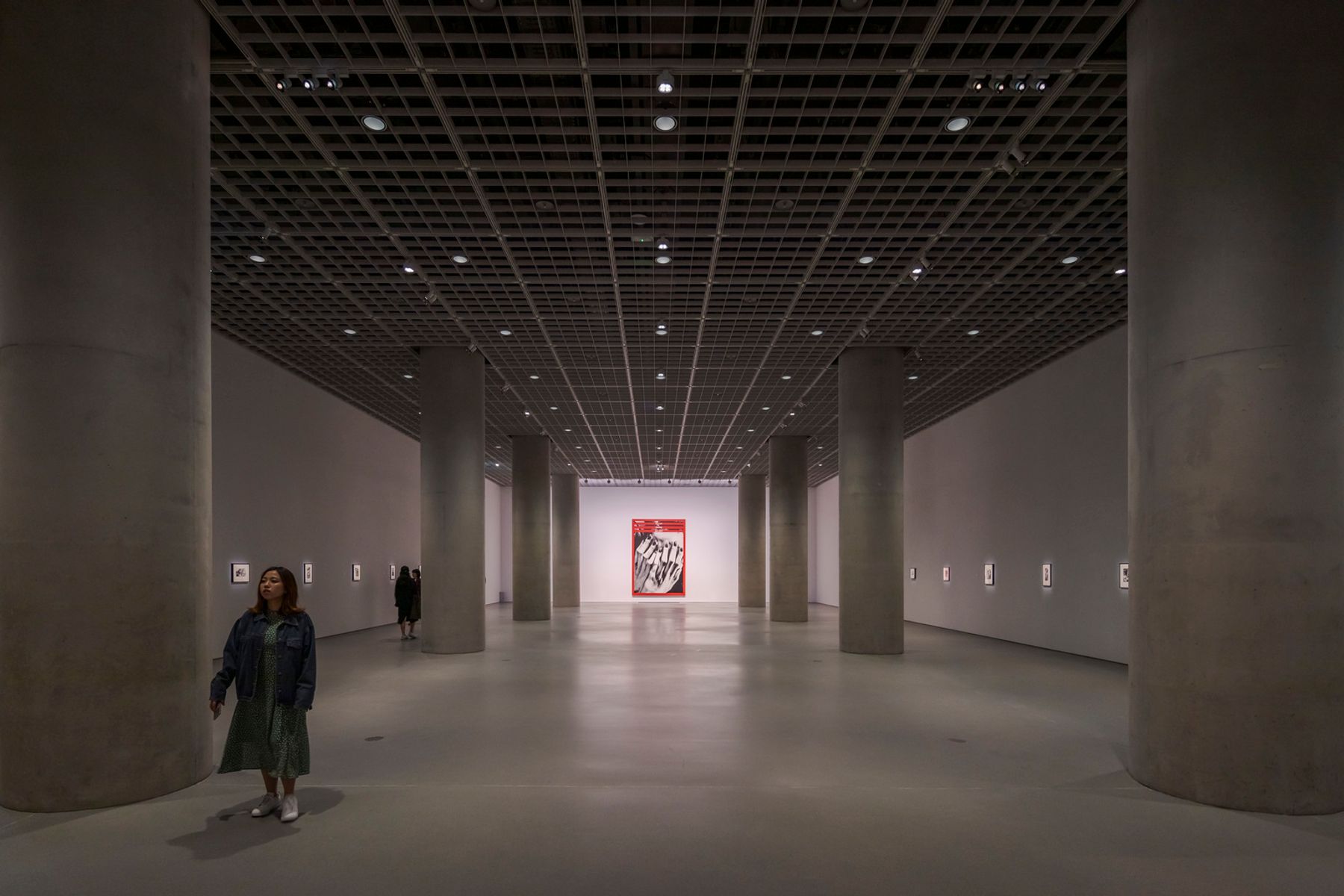 Exposición «Forever» de Barbara Kruger, 2019, en el Museo de Arte Amorepacific (APMA), Seúl. Arquitectura: David Chipperfield Architects (DCA), Berlín. Diseño de iluminación: Arup, Berlín. Fotografía: Jackie Chan, Sídney.
