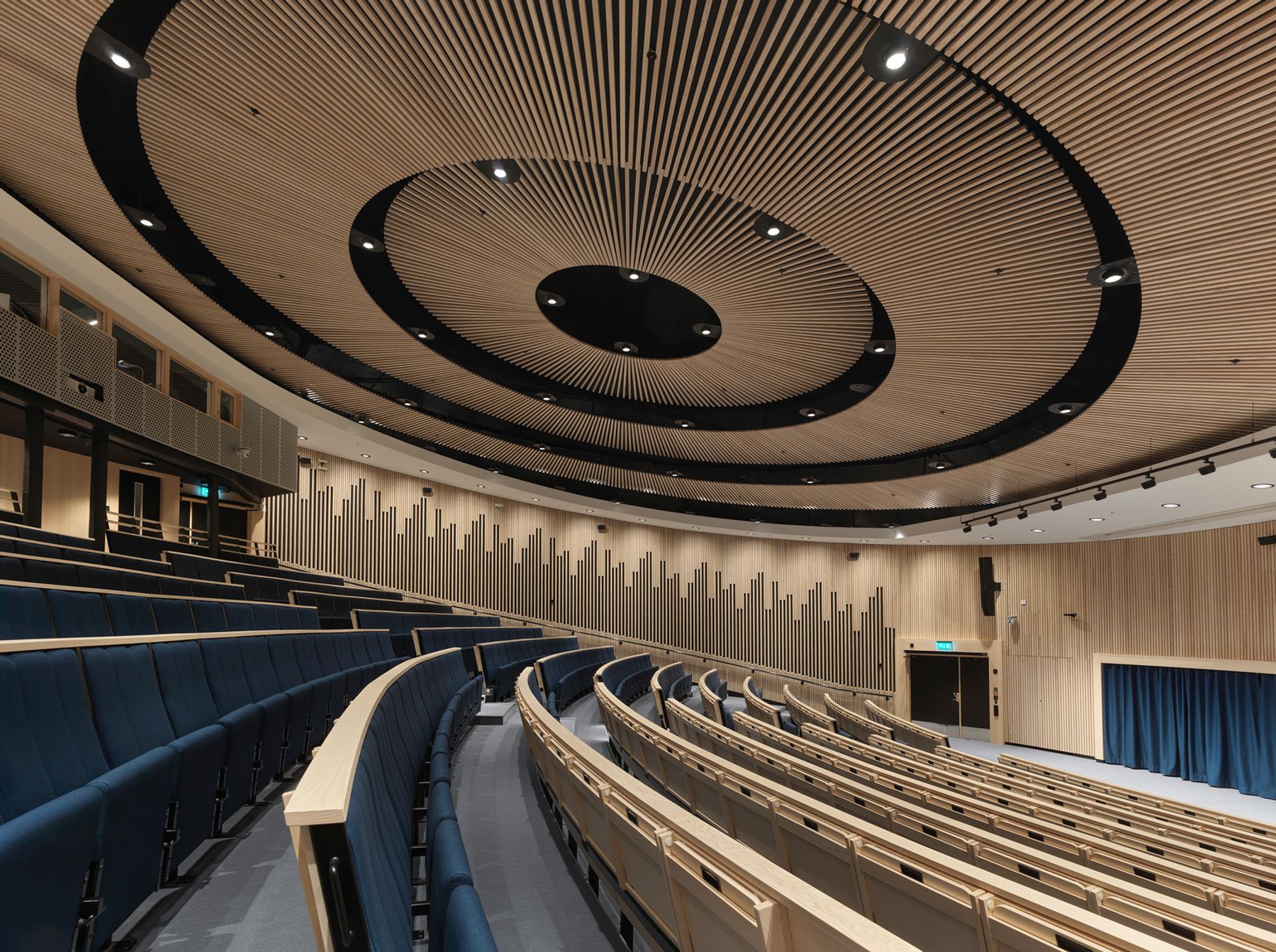 Auditorium, Lund. Architecture : ZOOM Arkitekter i Lund. Conception lumière : Stefan Malm, Sweco, Malmö. Photographie : Erik Wik, Kyrkotorp.