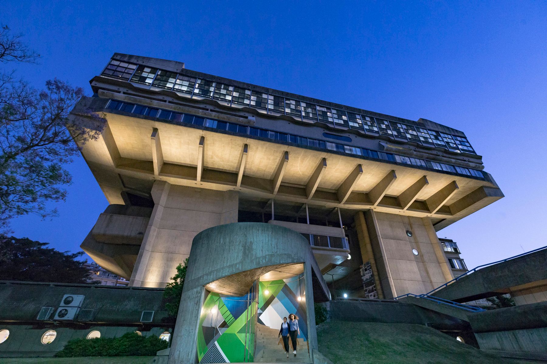 National Library of the Argentine Republic, Buenos Aires. Architecture: Clorindo Testa, Francisco Bullrich, Alicia Cazzaniga. Lighting design: Estudio Juan Altgelt & Asociados. Photography: Alejandro Wirth