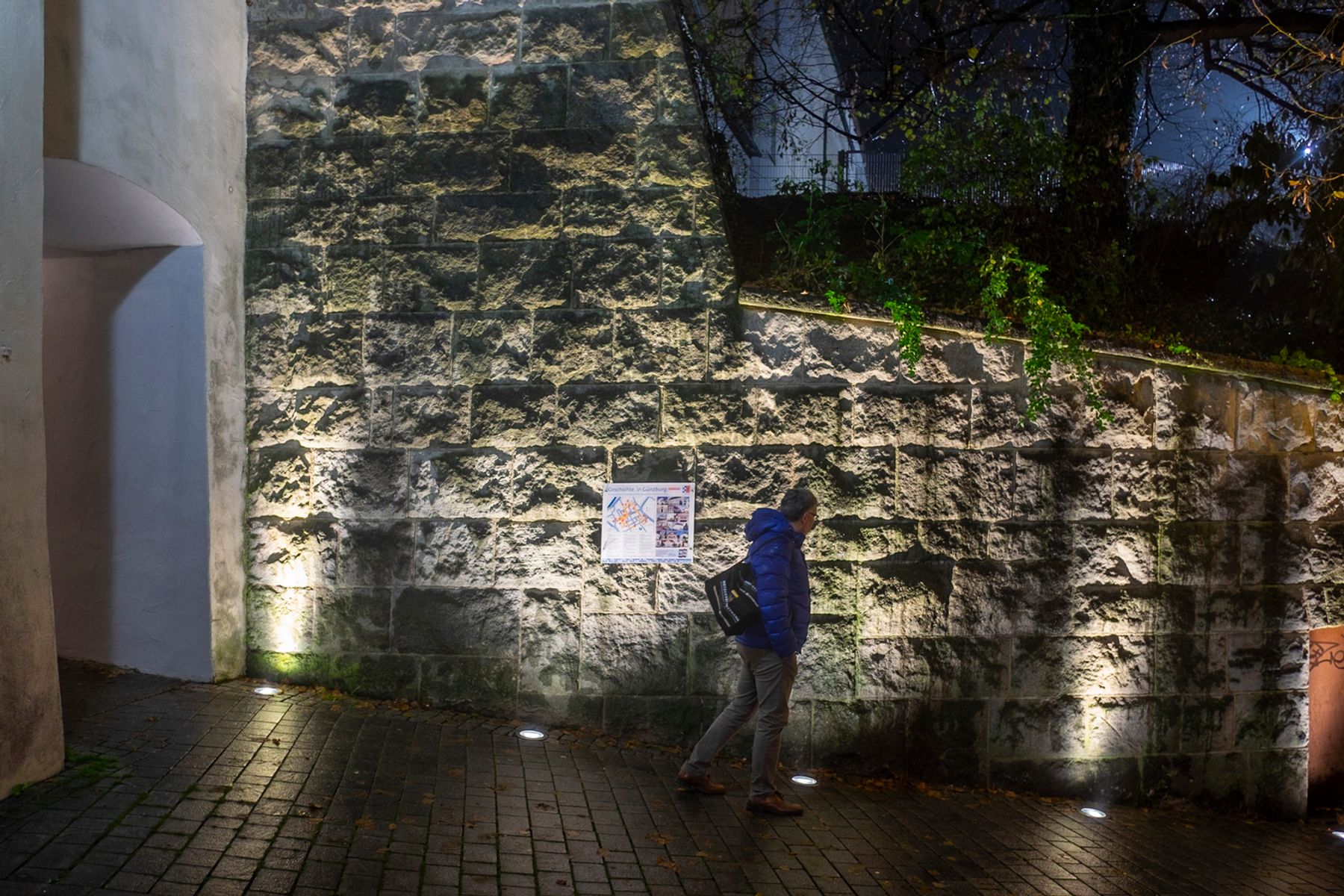 Stadtturm, Günzburg. Progettazione illuminotecnica: Conplaning GmbH, Günzburg. Fotografia: Sebastian Mayer, Berlino.