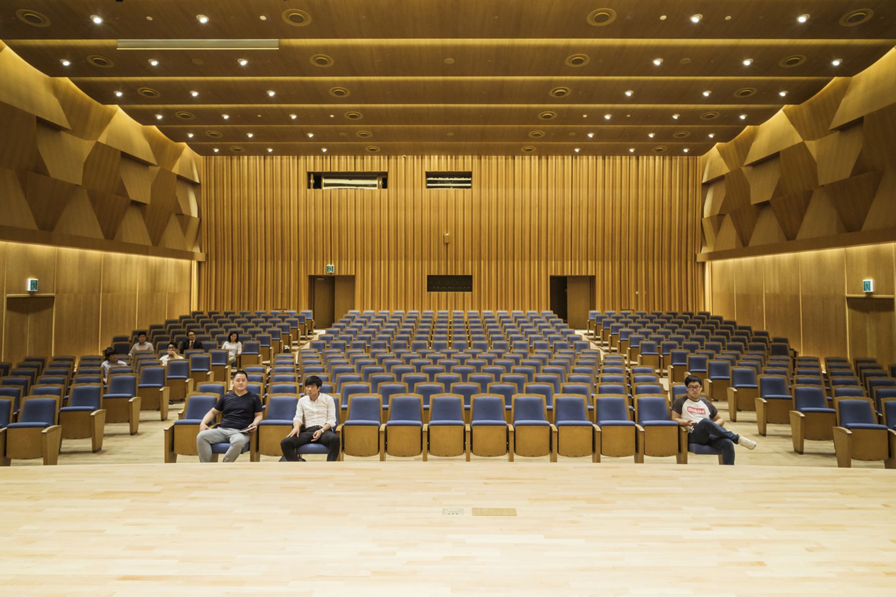 Kumho Art Hall, Séoul. Architecture : Gansam Architects & Partners, Séoul. Conception lumière : ULP Co., Ltd., Séoul. Photographie : Sebastian Mayer, Berlin.