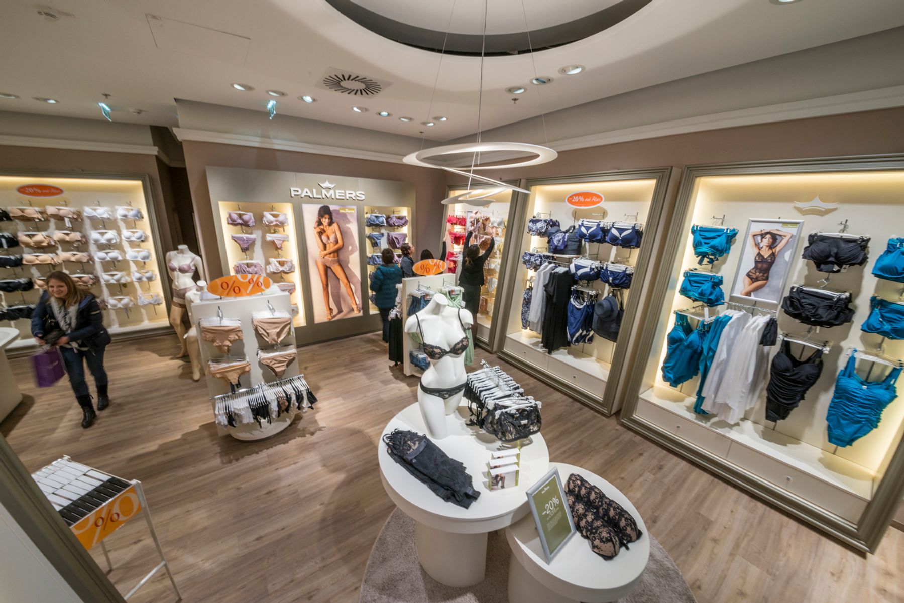 Palmers Store huma eleven center, Wenen. Fotografie: Gustavo Allidi Bernasconi, Wenen.