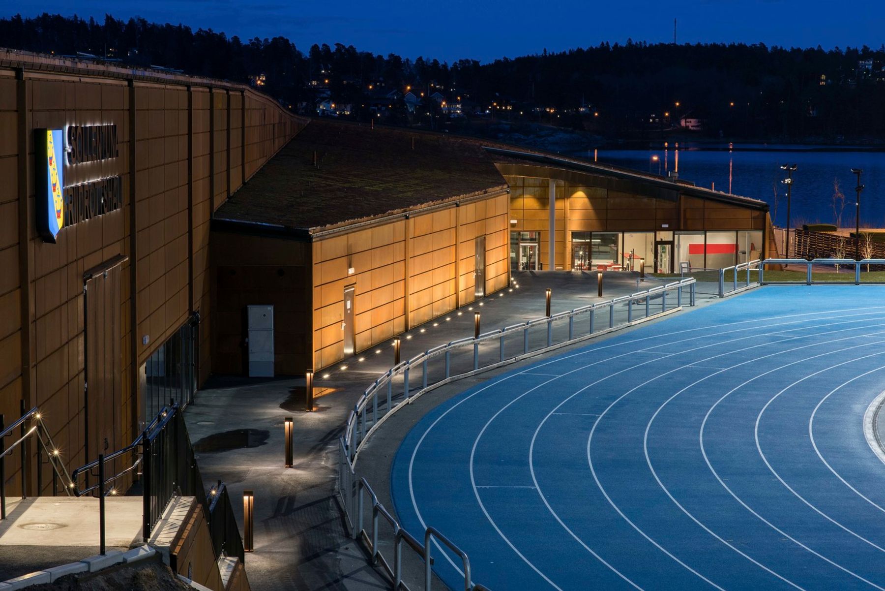Sollentuna sports hall, Sollentuna. Architecture: Bleck arkitekter AB. Lighting design: Sweco. Photography: Johan Elm, Stockholm.