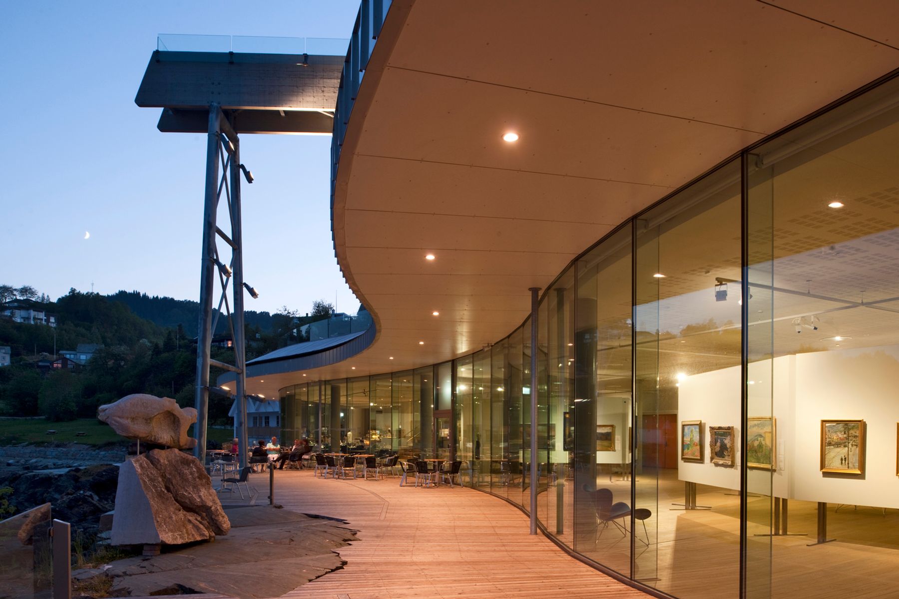 Oseana Art & Culture Center, Os. Arkitektur: Grieg Arkitekter, Bergen. Ljusplanering: Multiconsult AS. Foto: Thomas Mayer, Neuss.