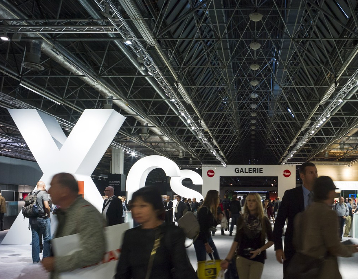 LED light: Leica trade fair stand and gallery, Photokina 2012
