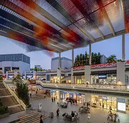 « Interlude par Tomislav Topic » / One Holland Village, Singapour