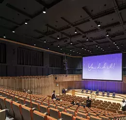 Auditorio Tung / Centro Yoko Ono Lennon, Universidad de Liverpool (Reino Unido) 