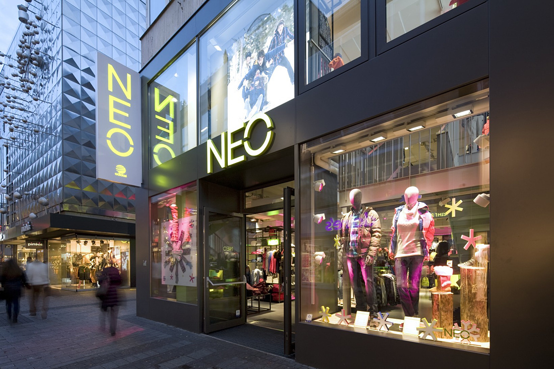 LED light: adidas NEO Cologne - Shop - Projects