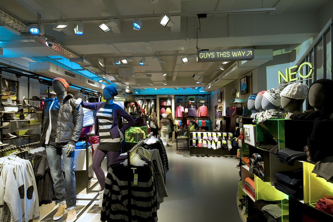 LED light: adidas NEO store, Cologne - Shop Projects