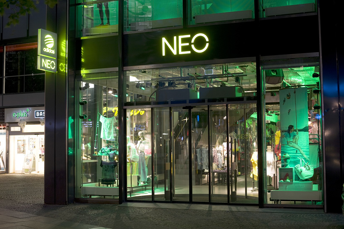 Tegen de wil diefstal zanger LED light: adidas NEO Store, Tauentzienstrasse - Shop - Projects