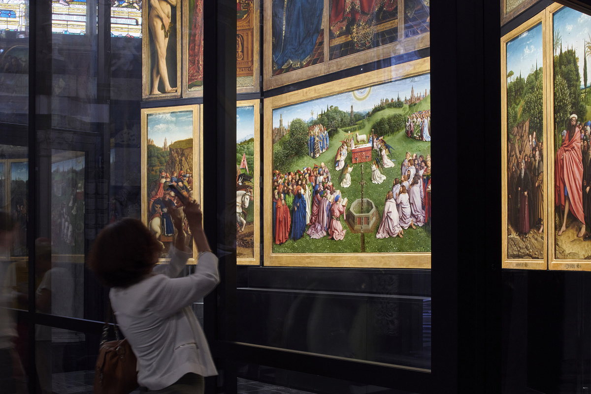 Altar, Ghent: The Adoration of the Lamb of God, Het Lam Gods