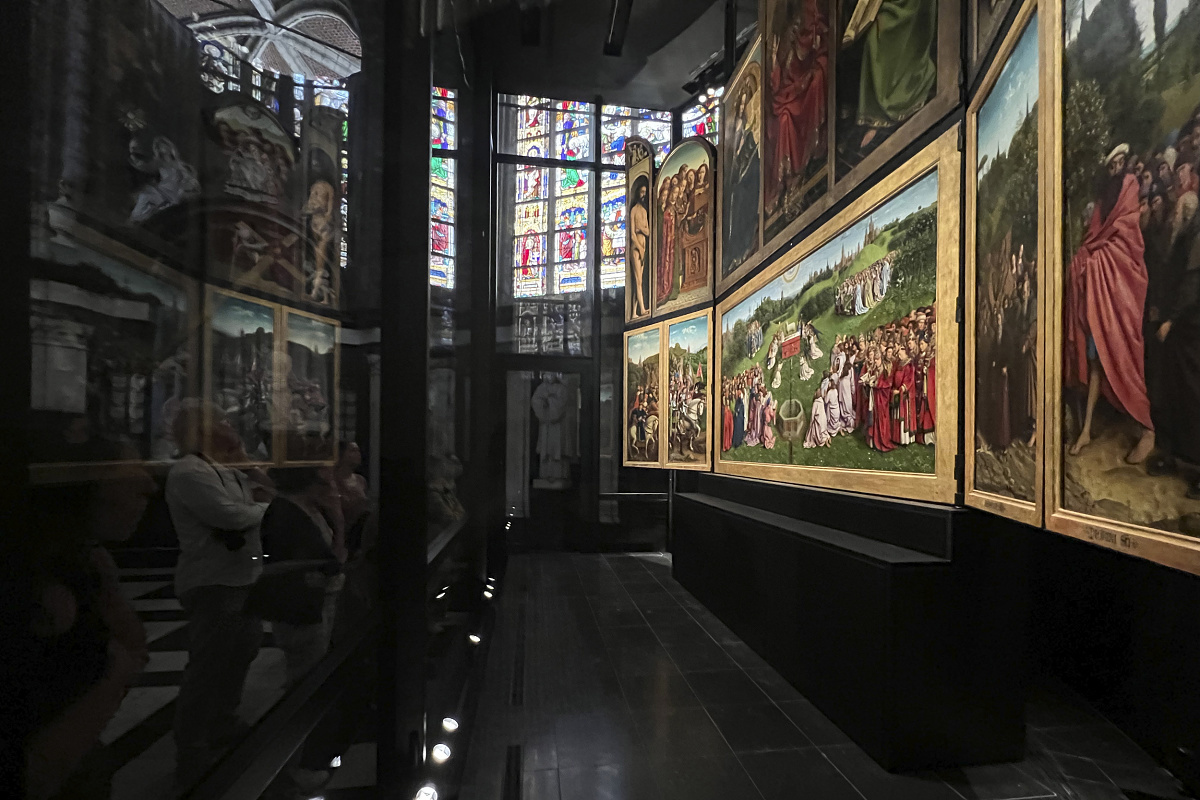 Altar, Ghent: The Adoration of the Lamb of God, Het Lam Gods