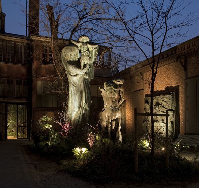 Correctly illuminating art in outdoor spaces