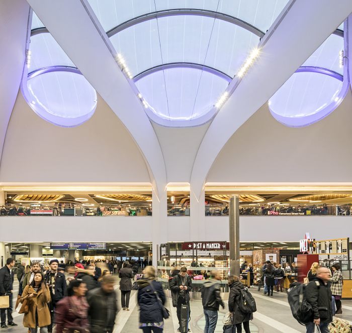 Cómo iluminar correctamente las estaciones de tren y las paradas de metro y autobús