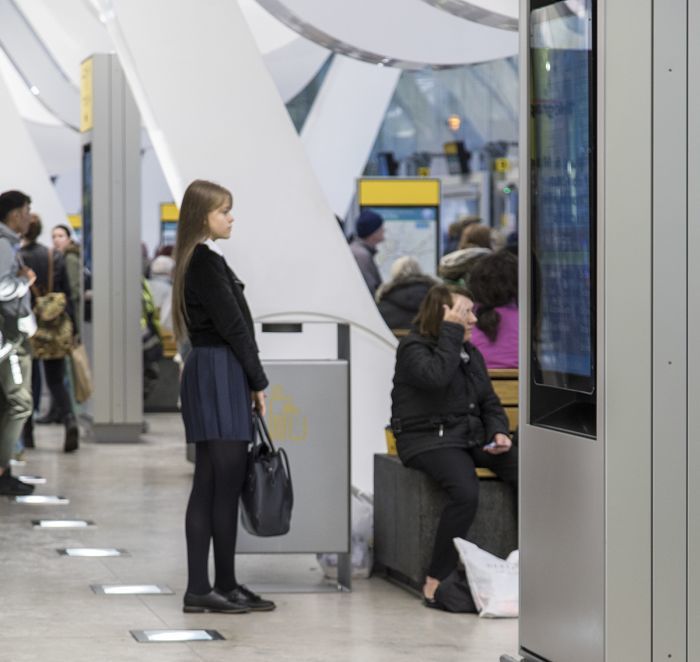 Correctly illuminating railway stations and stops